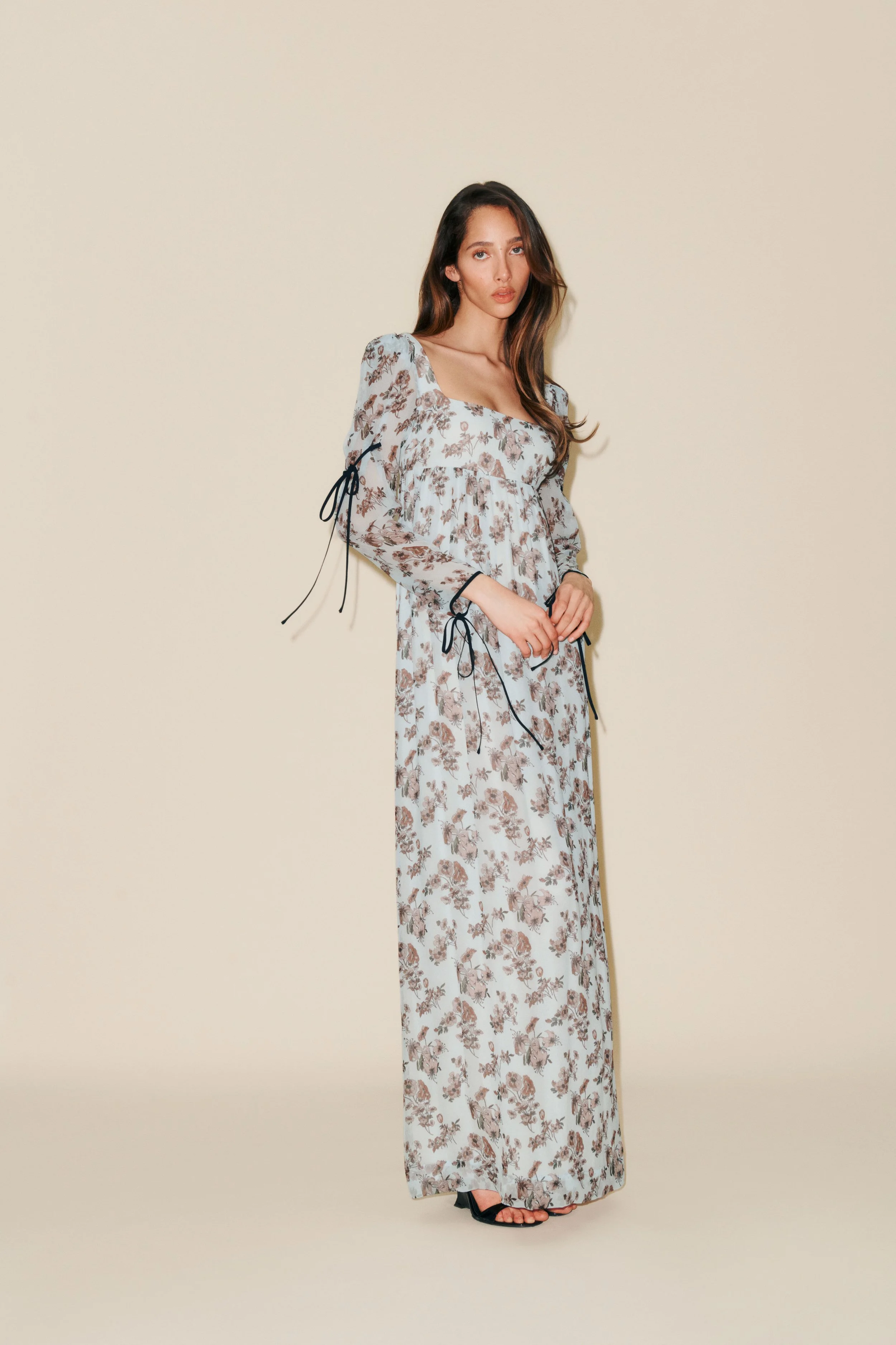 2024_04_10_RHEA_DRESS.1314304.POWDER_TOSSED_LILY_007.jpg