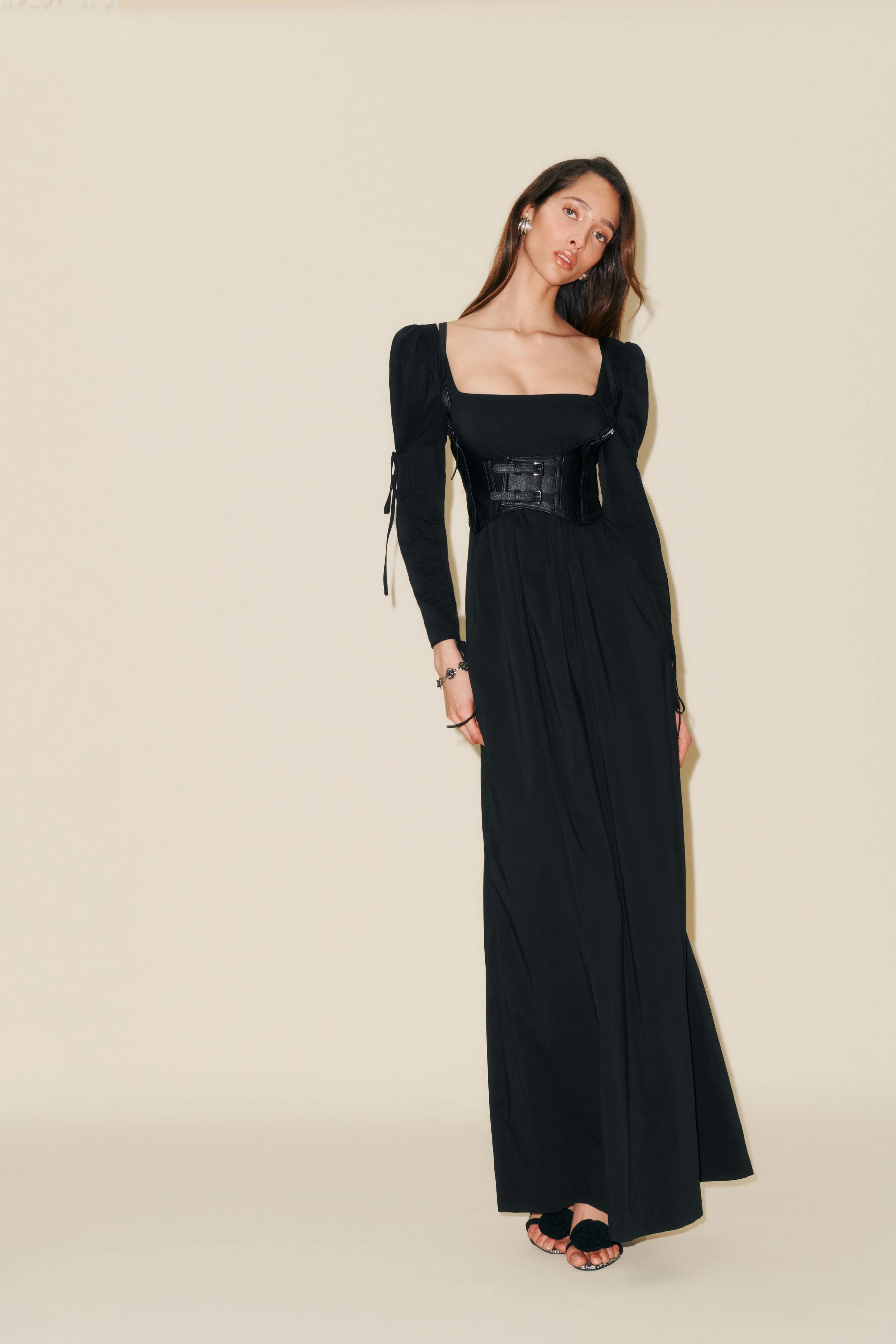 2024_04_10_RHEA_DRESS.1314304.BLACK_014.jpg