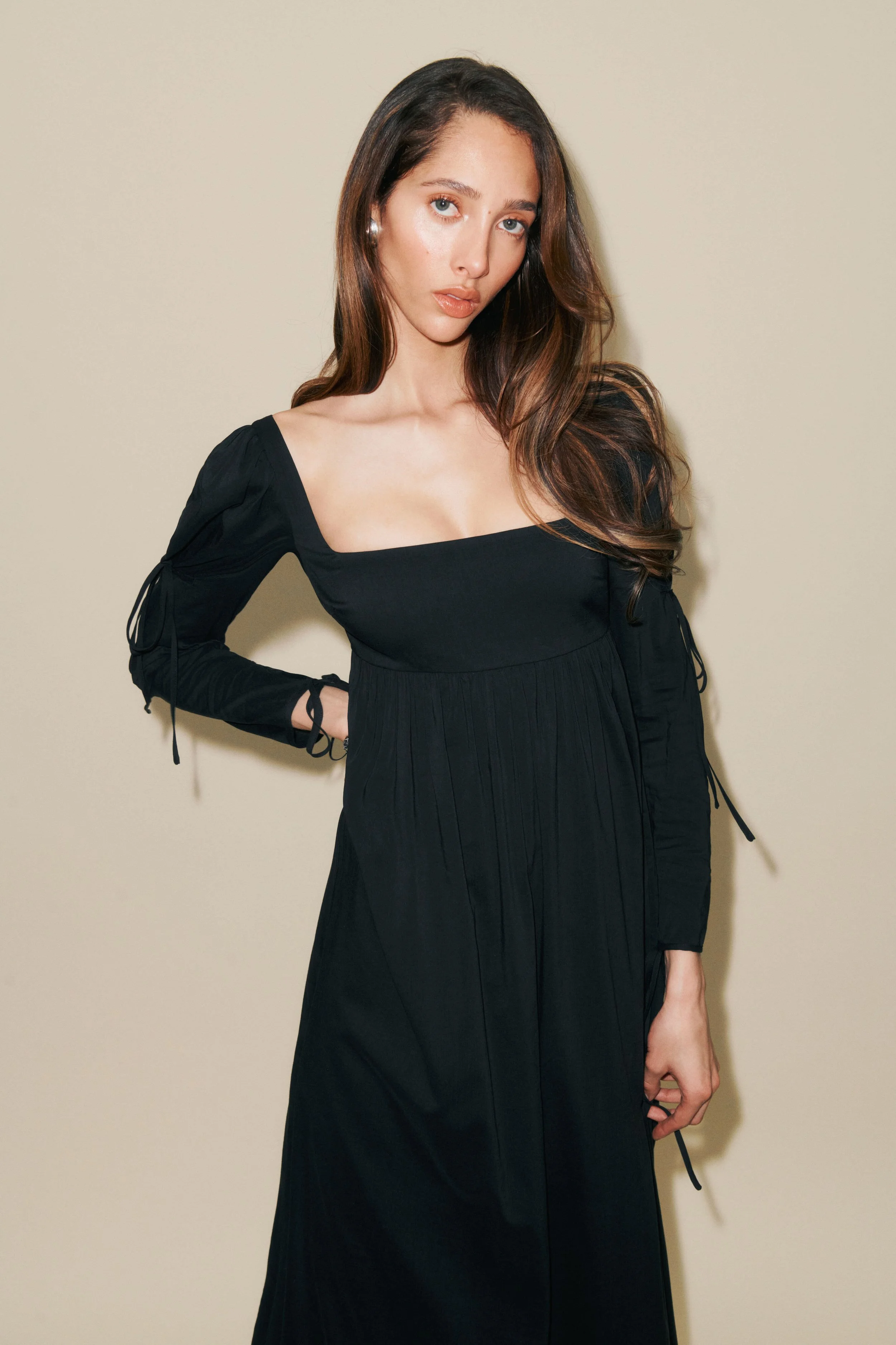 2024_04_10_RHEA_DRESS.1314304.BLACK_040.jpg