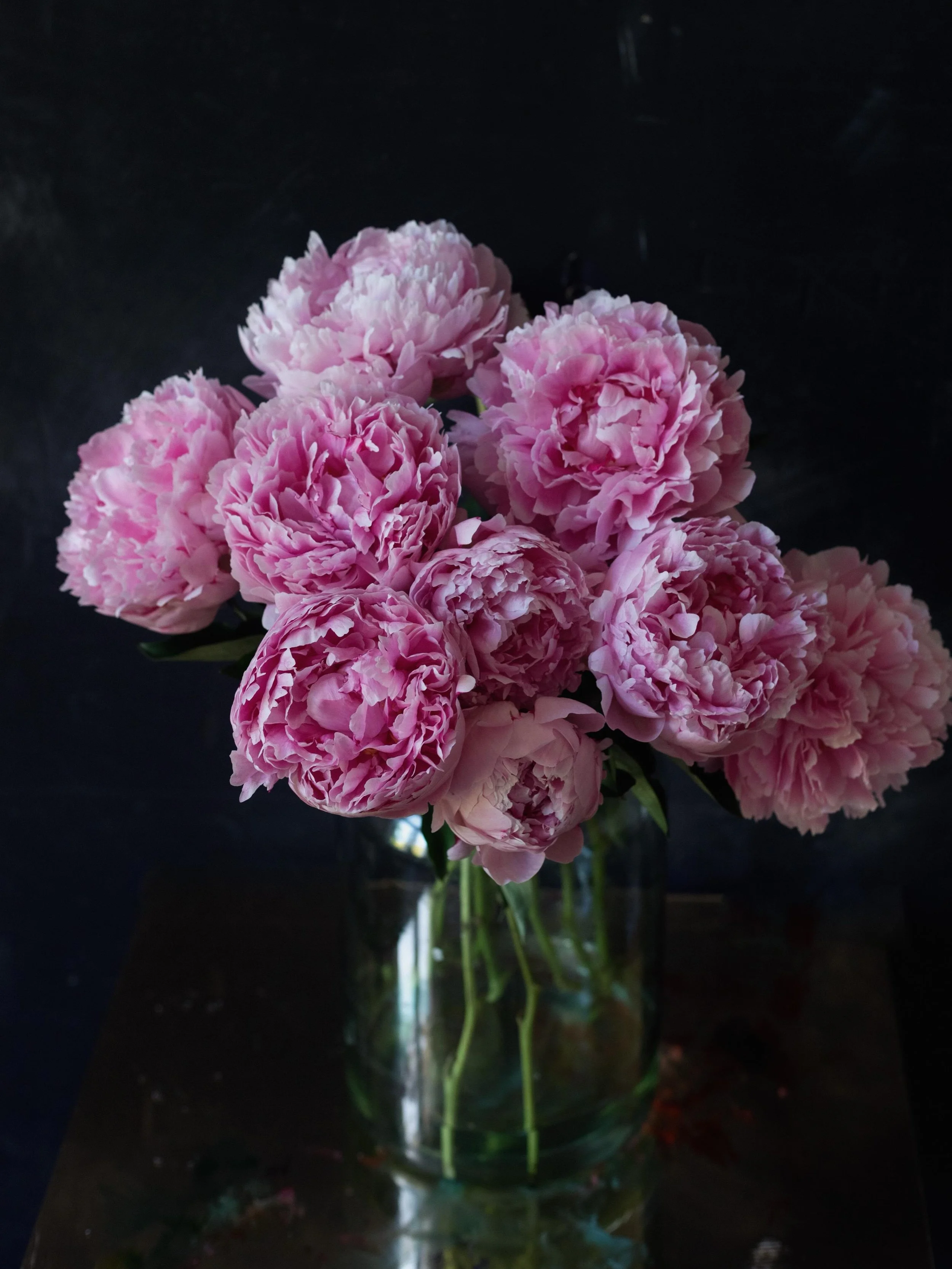 Flowers respond so deeply to their environment so a few small rituals can help your stems stay fresh and vibrant for longer: a little attentiveness, fresh water, and space to breathe can quietly extend their beauty through even the warmest days.

STA