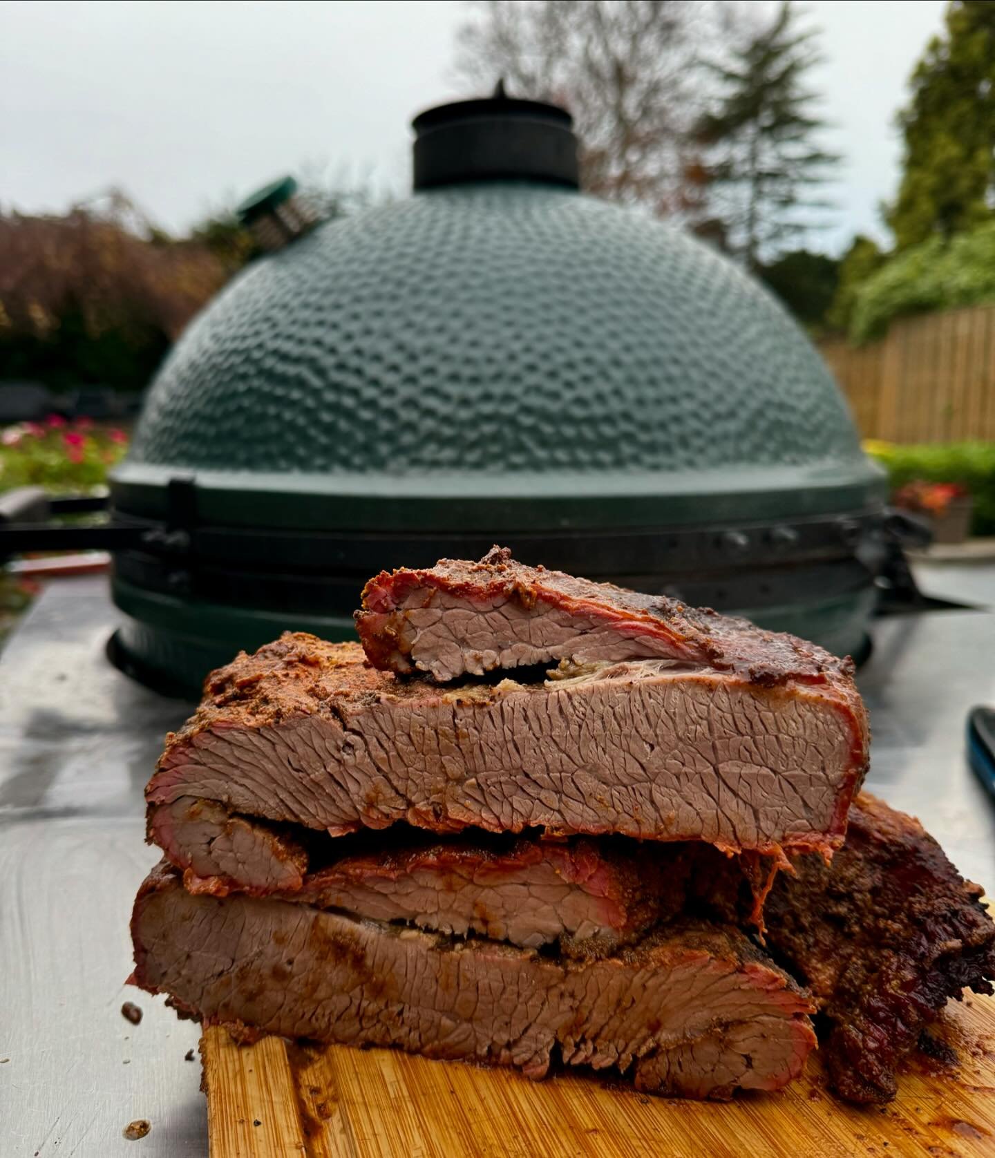 Hot &amp; fast brisket take 2 🔥 

A much improved hot &amp; fast brisket cooked on the @biggreenegguk at around 160c for 5 hours or so. This was 7kg so took a little longer than last time and I used a couple of cans of beer to keep the brisket moist
