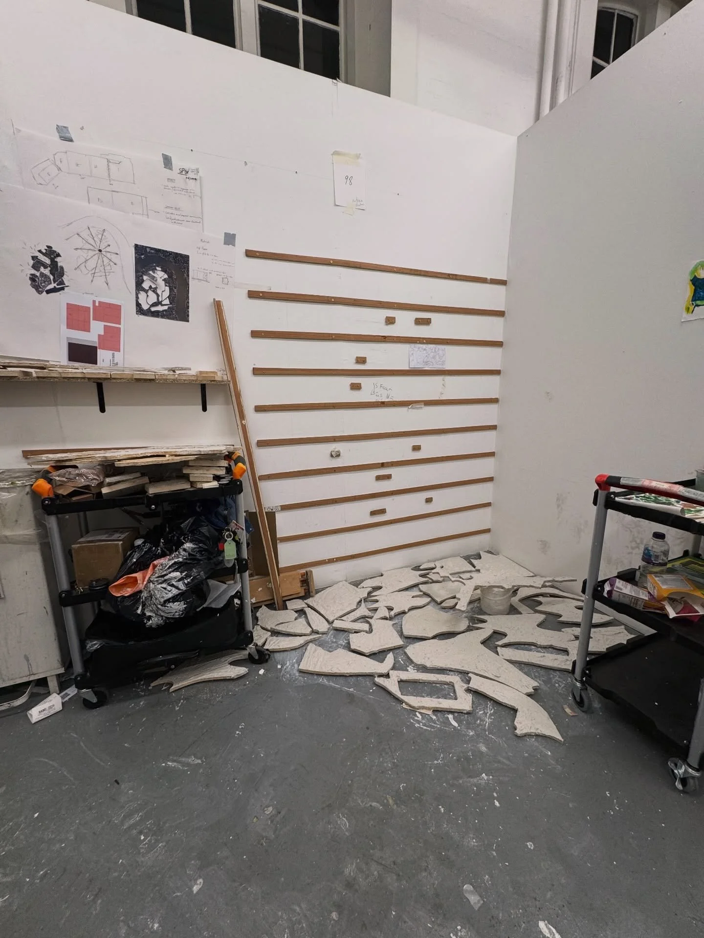 Why is it so hard to take a picture of myself&hellip; 

Studios now closed for the Christmas break and I managed to finish the arriccio coating with 1:2 ratio of sand to Womersley matured lime plaster. This layer will cure over the next 4 weeks upon 