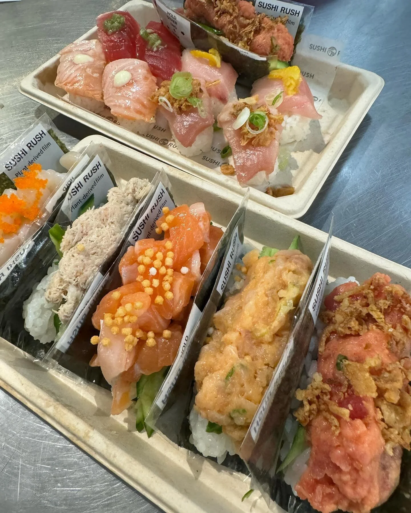Happy Sunday🤩No one can say no to sushi 🍣 
Visit us to try our RUSH ROLL and  SUSHI RUSH set!
📍  Grand Central Market — 317 S Broadway, Los Angeles, CA 90013
#sushirush #foodie #lafoodie #laeats #grandcentralmarket #losangelesfood #sushi #