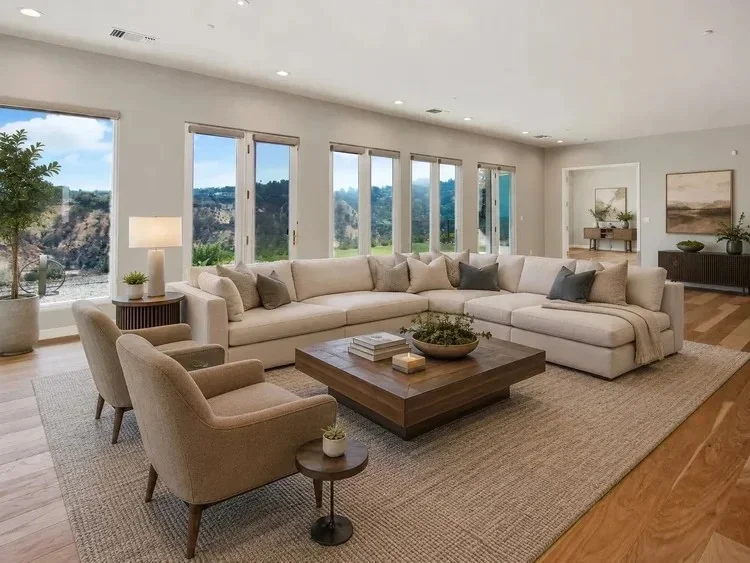 01-living-room-large-sectional-view-optimized.webp