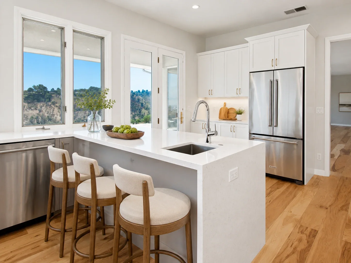 03-kitchen-island-hillside-view-optimized.webp