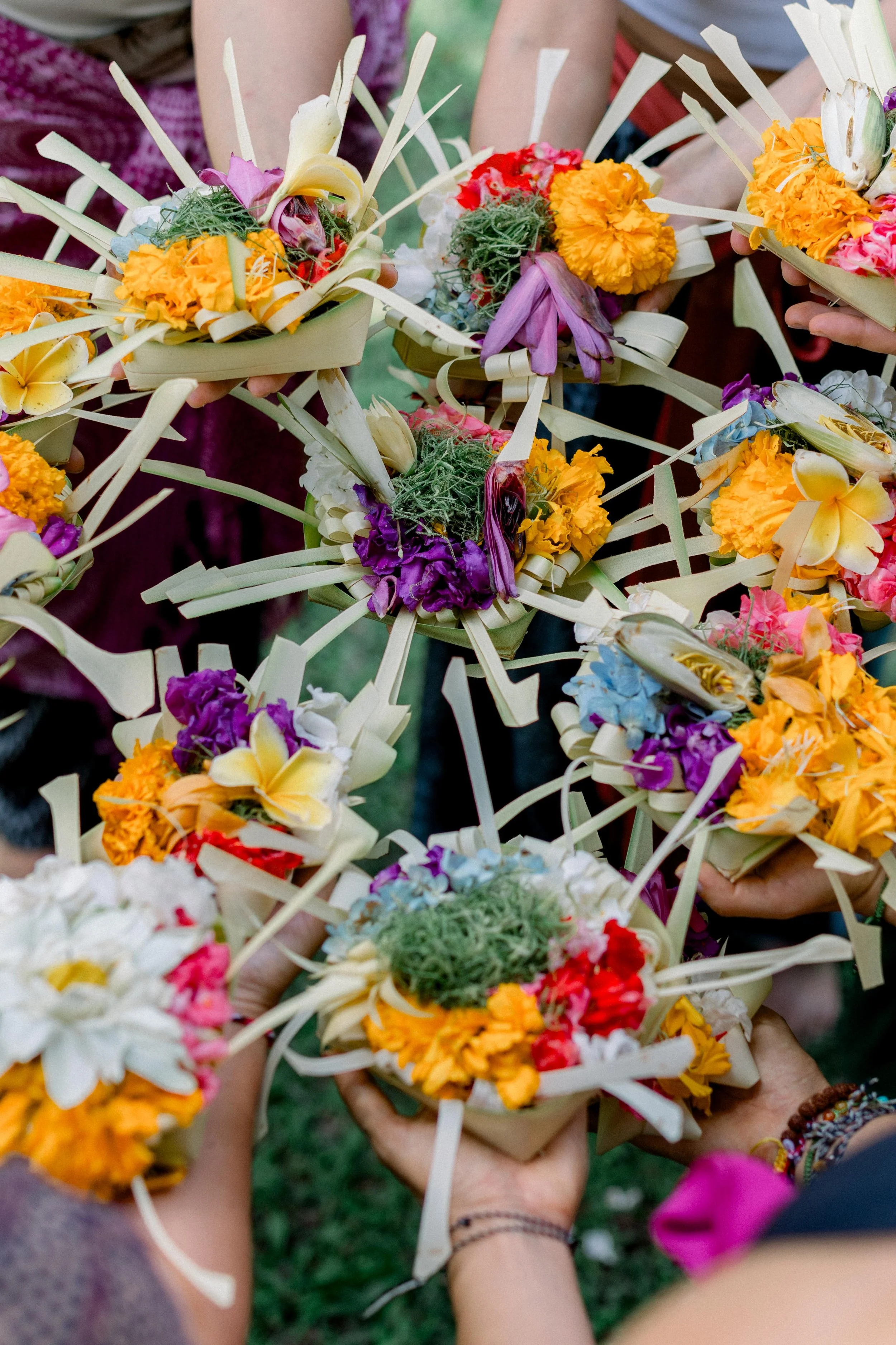 Ofrendas de flores tradicionales de Bali, taller de ofrendas canang sari