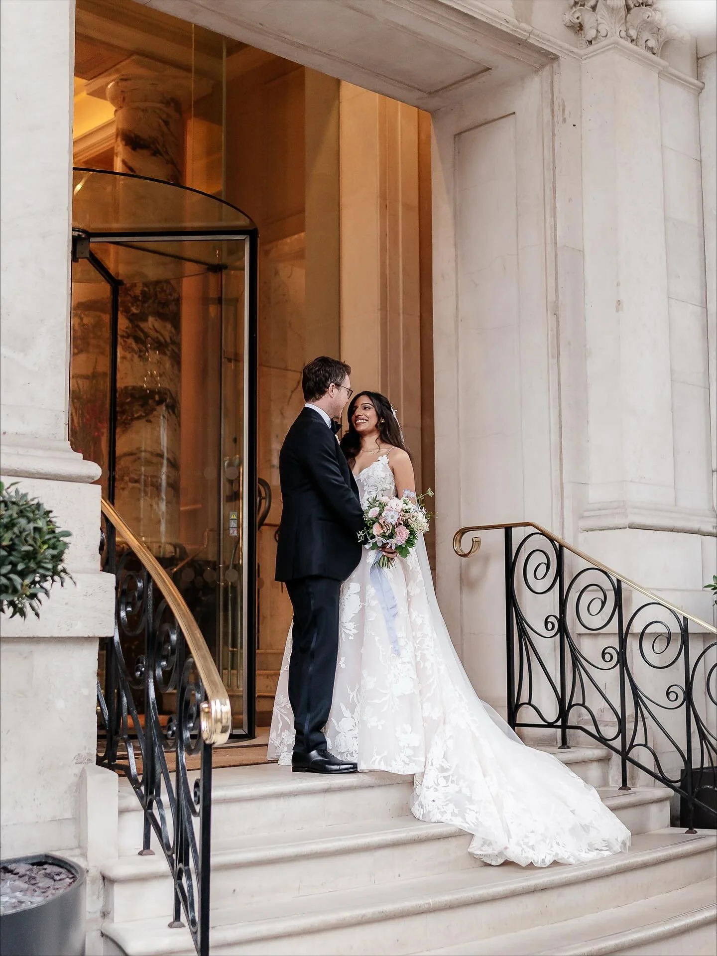 Still absolutely love these shots from Shiv and Will&rsquo;s stunning wedding at The Langham London last September ✨

Getting married in central London gives you the luxury of beautiful, grand hotels and busy, bustling streets with iconic building ba