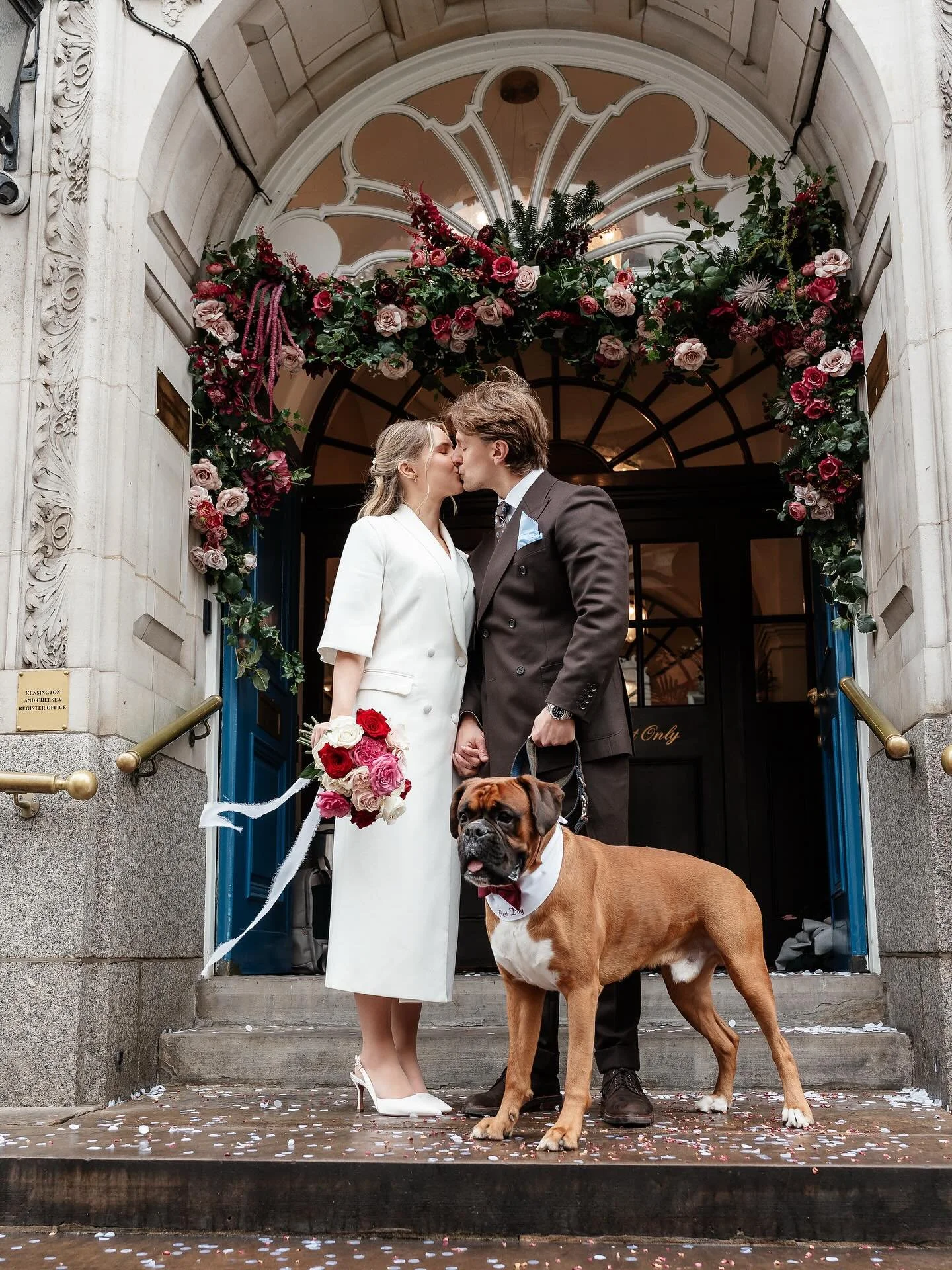 Winter weddings in Chelsea with furry friends 🐾 🌹 

This intimate Chelsea ceremony for Rachel and George brightened up a grey February day at the beginning of this year - a sign of how important your flower choices can be! The pops of pink and red 