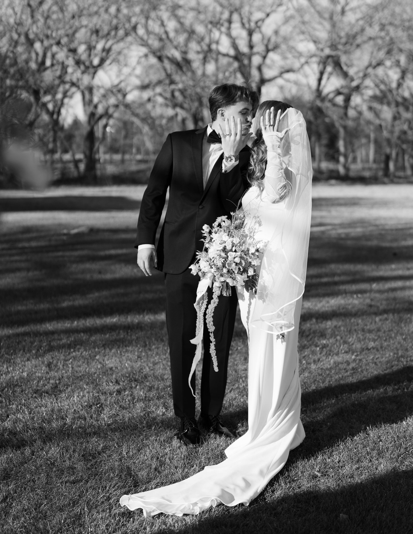 aaron + jenna &mdash;
an honor to serve them and their most loved ones

venue: @emersonvenue
photo: @corinnevazphoto
floral: @evergreenfloralstudio
coordination: @mywhimsydesignco
coffee: @brodudecoffee 
hamu: @snmakeuphair