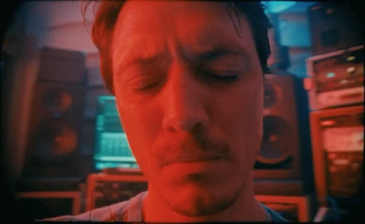 SIGNAL (2023)
Directed: @joeymathews
Prod. Co: @filmlabtx 
Starring: @stukenbergmusic
DP: 🙋🏻&zwj;♂️
Gaffer: @duncanjohnsondop
Editor: @elyelyssa
Score / Sound Design: @stukenbergmusic
Color / Finishing: @tharpey and @ryannclementine
Mastering: Chri