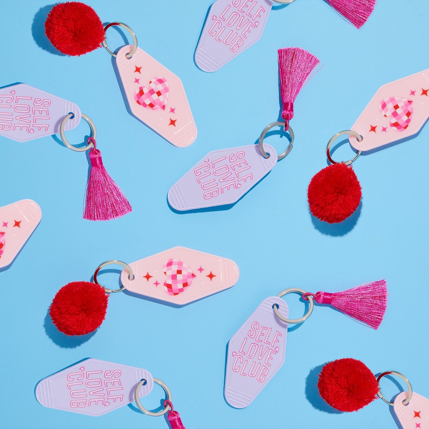 Don&rsquo;t you just love a little bit of organized chaos?😍💖

You can never go wrong with adding playful pattern styling to your brand library. 😋

Retouching: @clickpopstudio
&bull;
&bull;
&bull;
#nadipstyledit #clickpopstudio #valentinesinspo #va