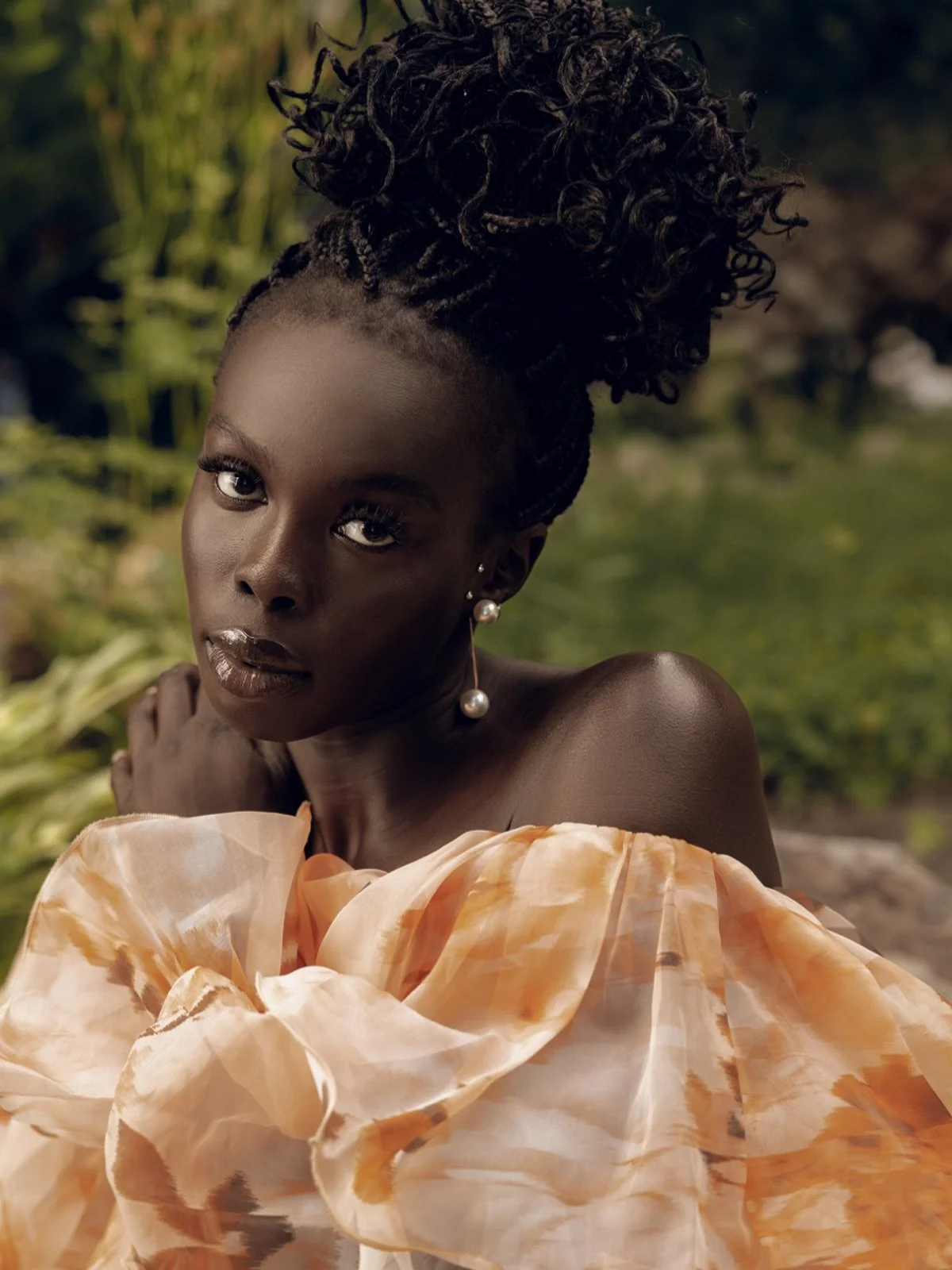 w i l d f l o w e r

Photographer: @hannahbethanyphoto 
Stylist: @lobeynii 
Model: @lavish.adual