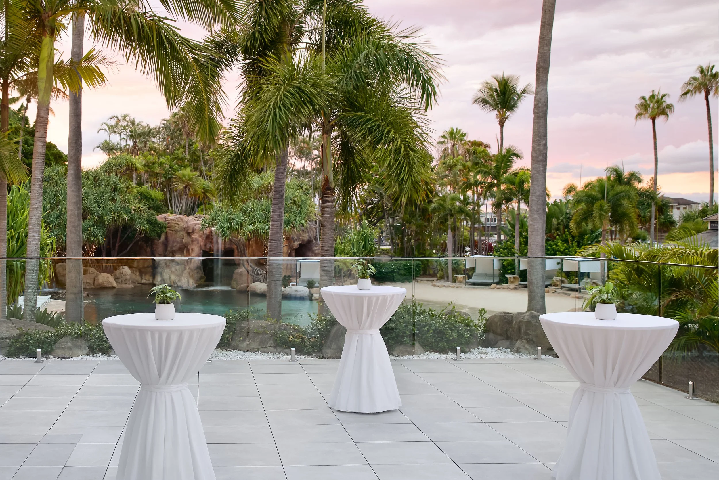 JW_GOLD_COAST_OOLSP_JWGC_Lagoon_Gallery_Bridal_Lifestyle_25111_hi-res (1).jpg