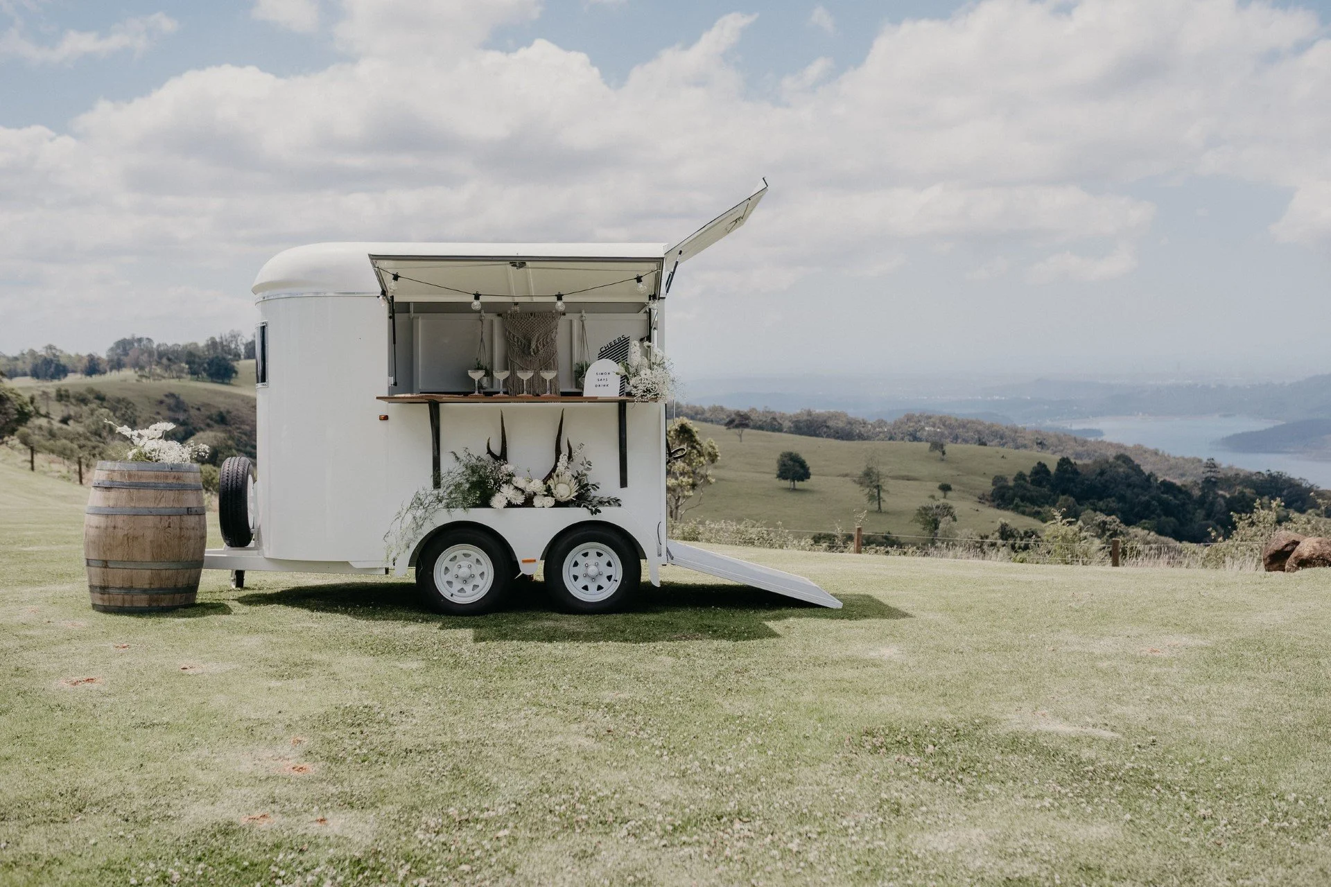 Mobile bar for weddings The White Stag
