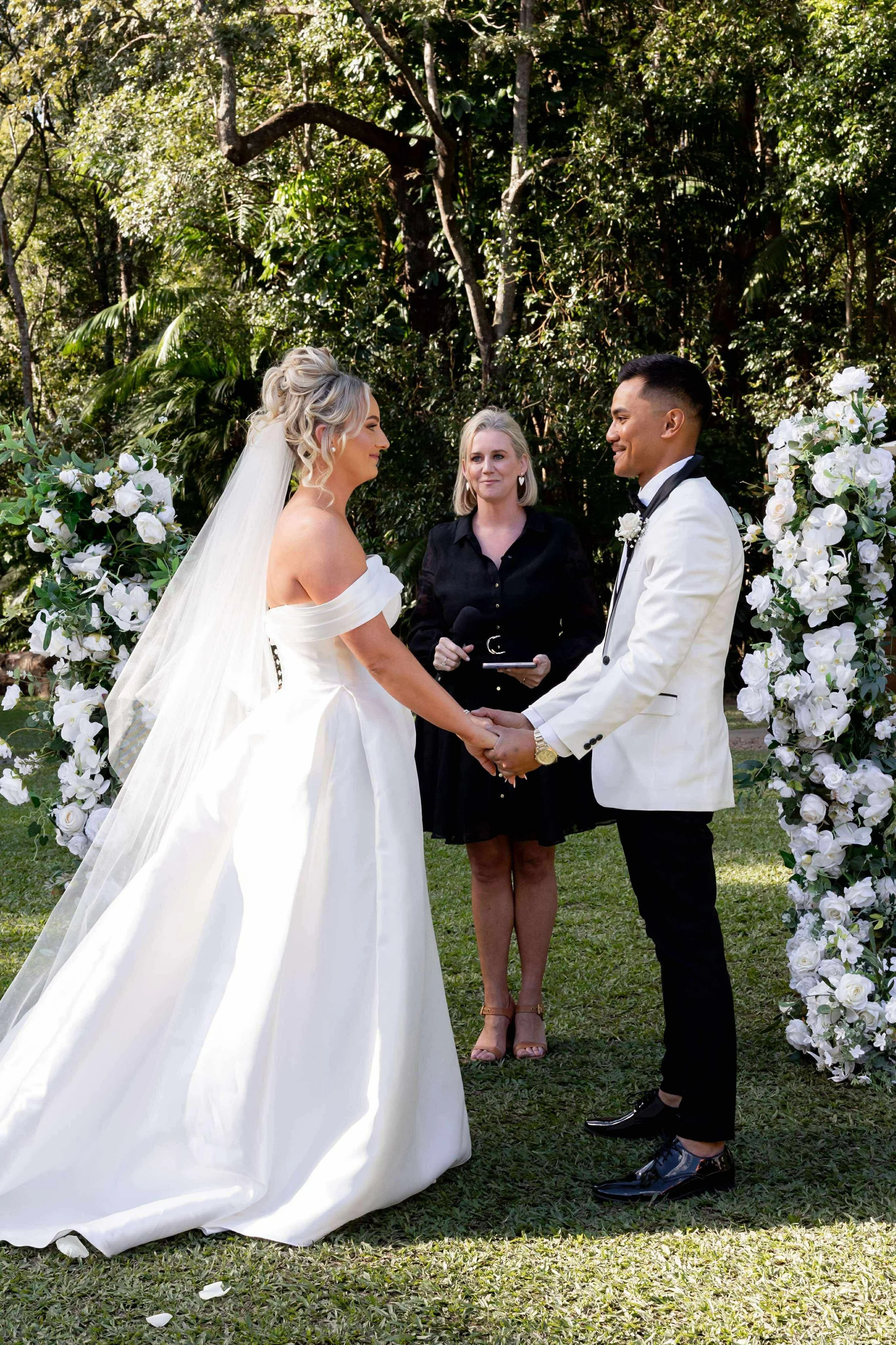 THE CURRUMBIN CELEBRANT