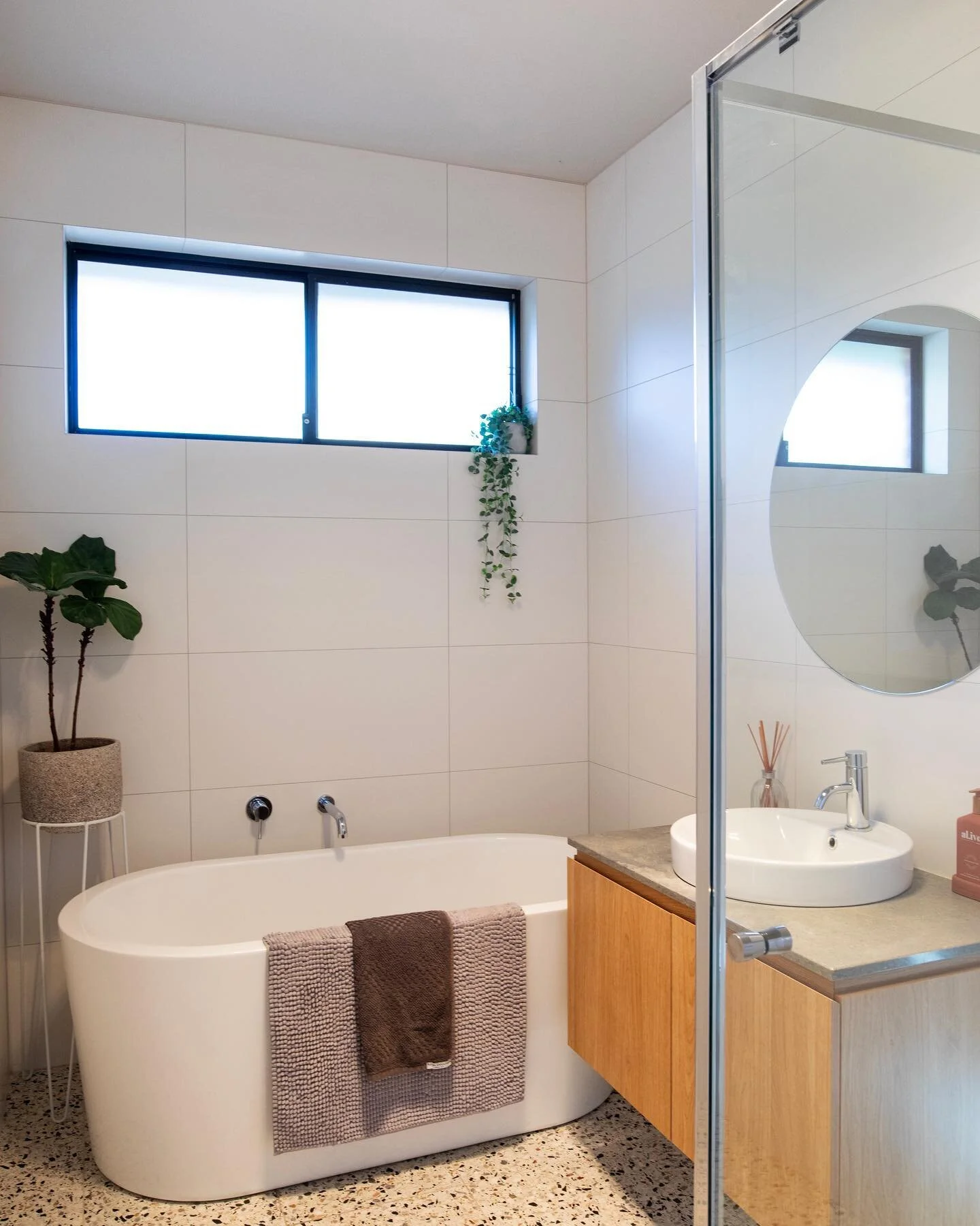 Reasons to Love Floor to Ceiling Tiling

Give your Bathroom That Luxury Feel
Create a Spacious and Bright Ambiance 
Say Goodbye to Painting Maintenance 
Enjoy Easy Cleaning

Let Us Help Transform your Bathroom into a Haven of Elegance and Functionali