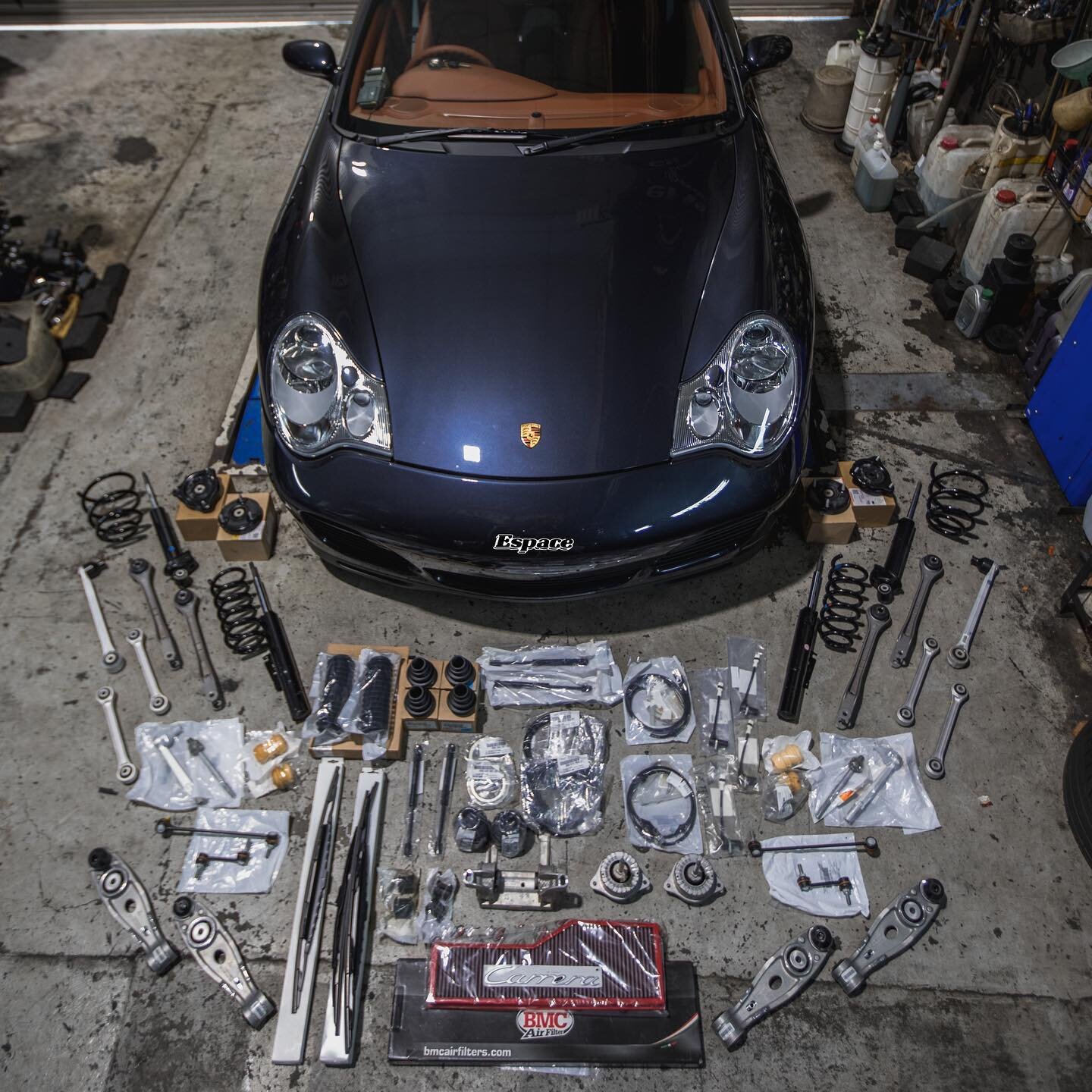 1:1 scale LEGO 😋
Let&rsquo;s Begin 😈
#espaceservicepl ,
.
.
.
.
.
#porsche #911 #996 #porsche911 #porsche996 #c4 #c4s #porsche996c4s #flatsix #boxer #boxerengine #naturallyaspirated #watercooled #porschelife #porschegram #projectcar