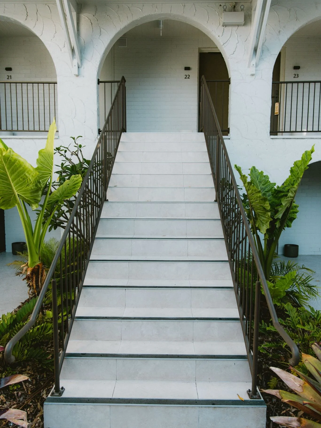 Just beyond our doors, the mountain reveals its flavours. A slower kind of adventure - farm gates open, fresh produce gathered, local chefs delight.

Be sure to visit our Friends of The Tamborine to experience our local favourites. 

Best discovered 