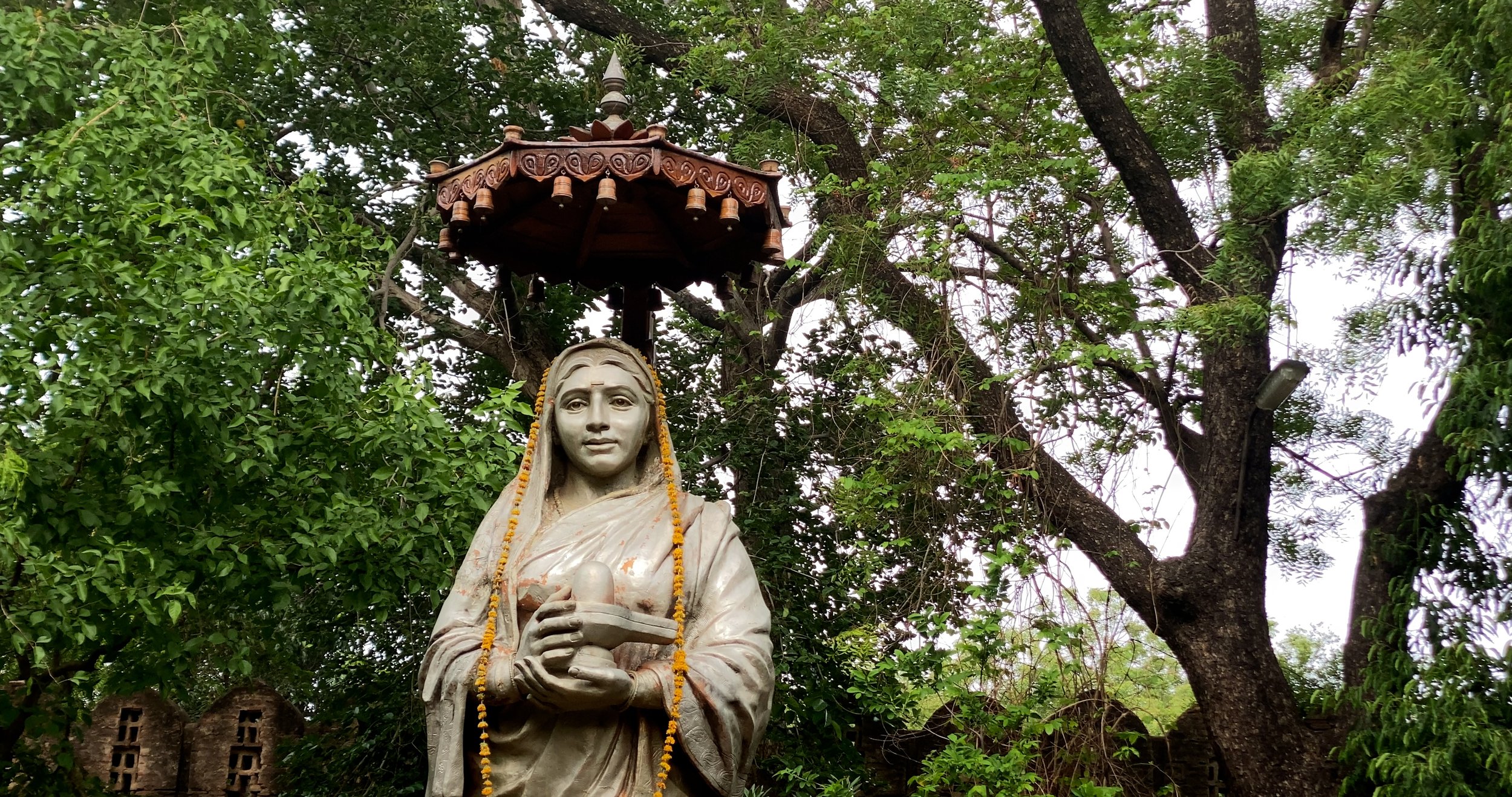  Ahilya Bai, patron saint of weavers. Screenshot from  Making Maheshwari  (In production. 40 min. —with Dhanya Kolathur, Ertiqa Khan, and Ihaab Syed.)  Maheshwar, 2023.  
