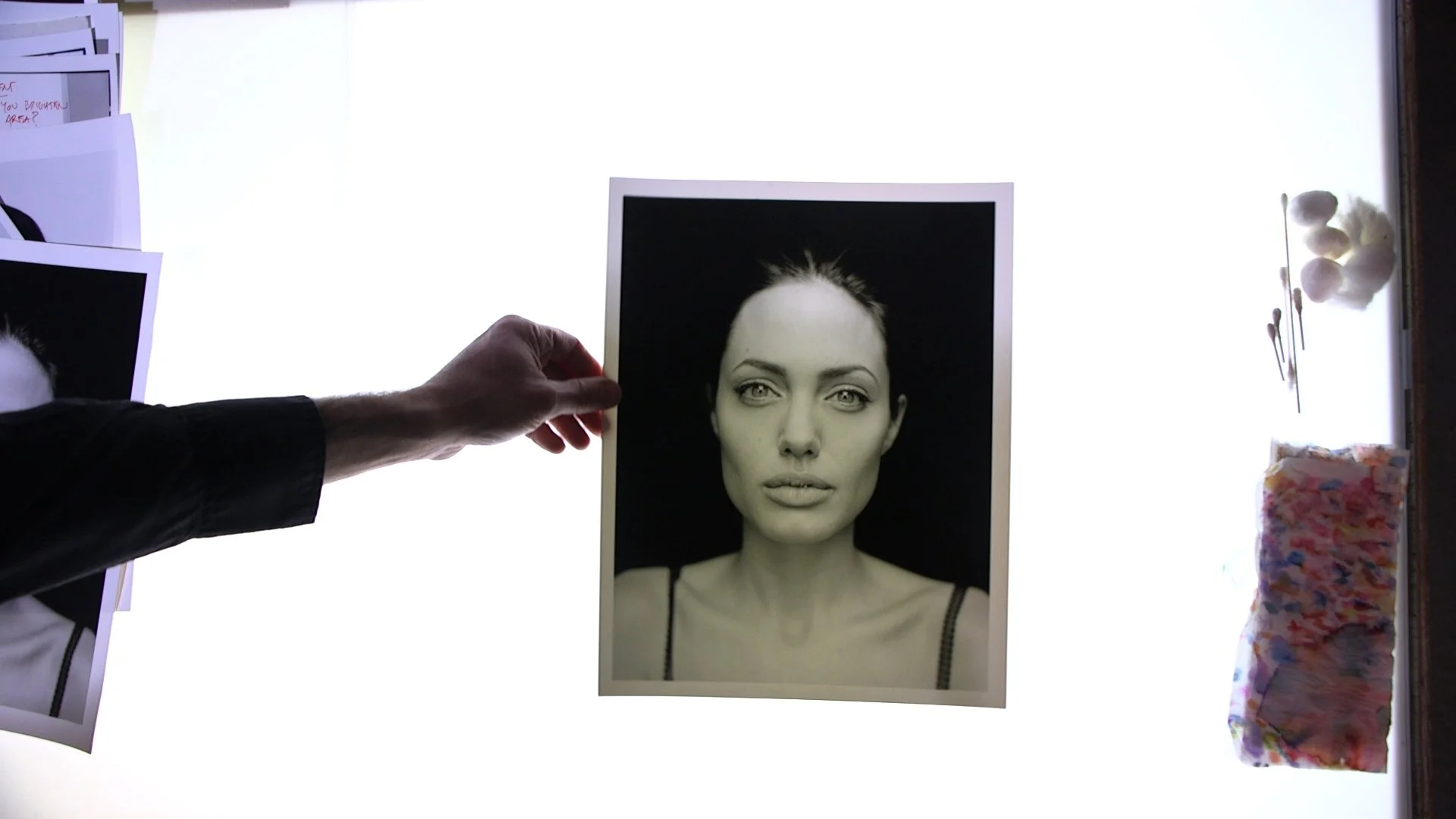  Laurent “touches up” a portrait of Anjelina Jolie. Screenshot from   Retouch   (2022, 18 mins).   New Jersey, 2022. 