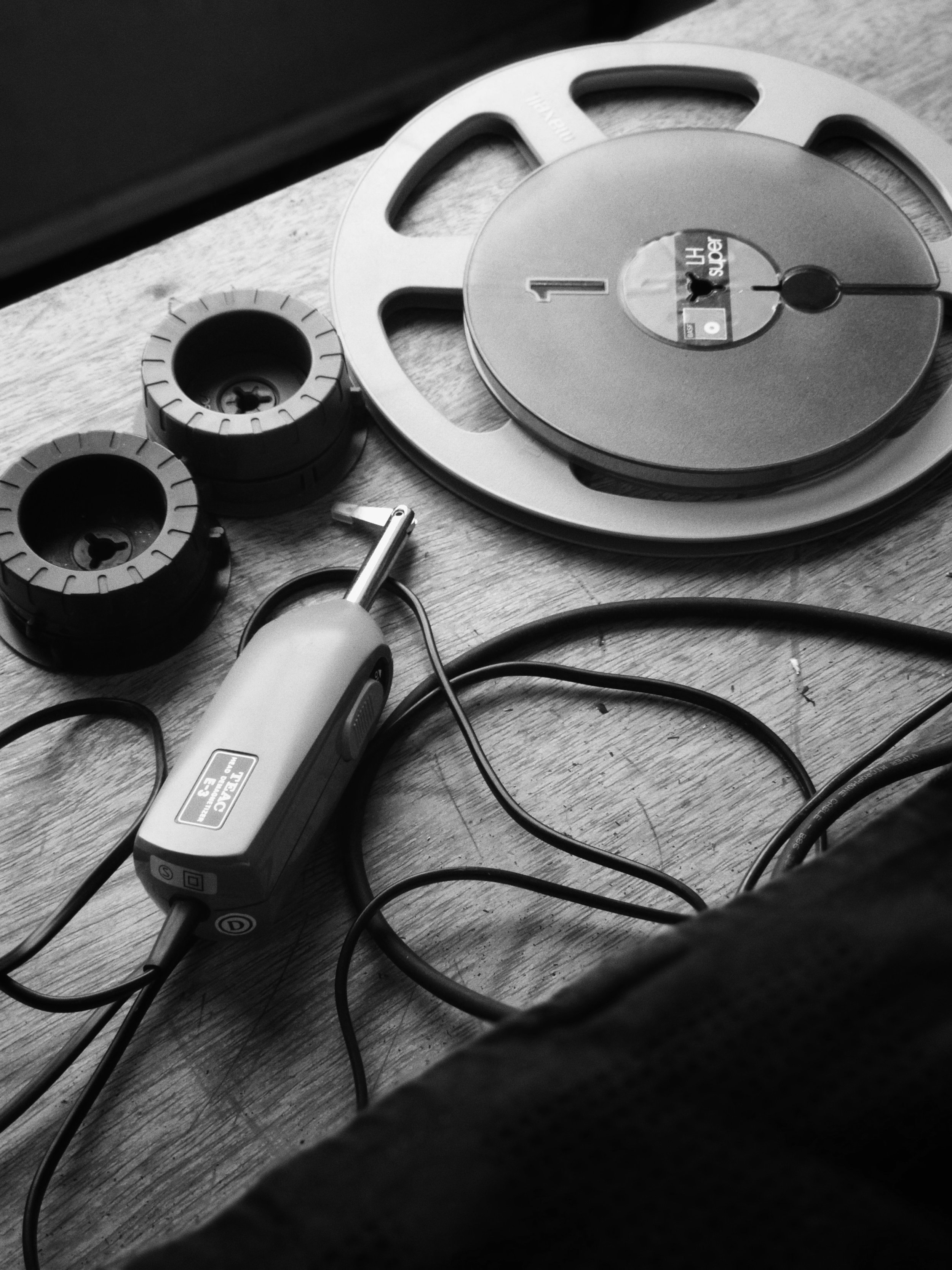 Magnetic deagausser and accessories