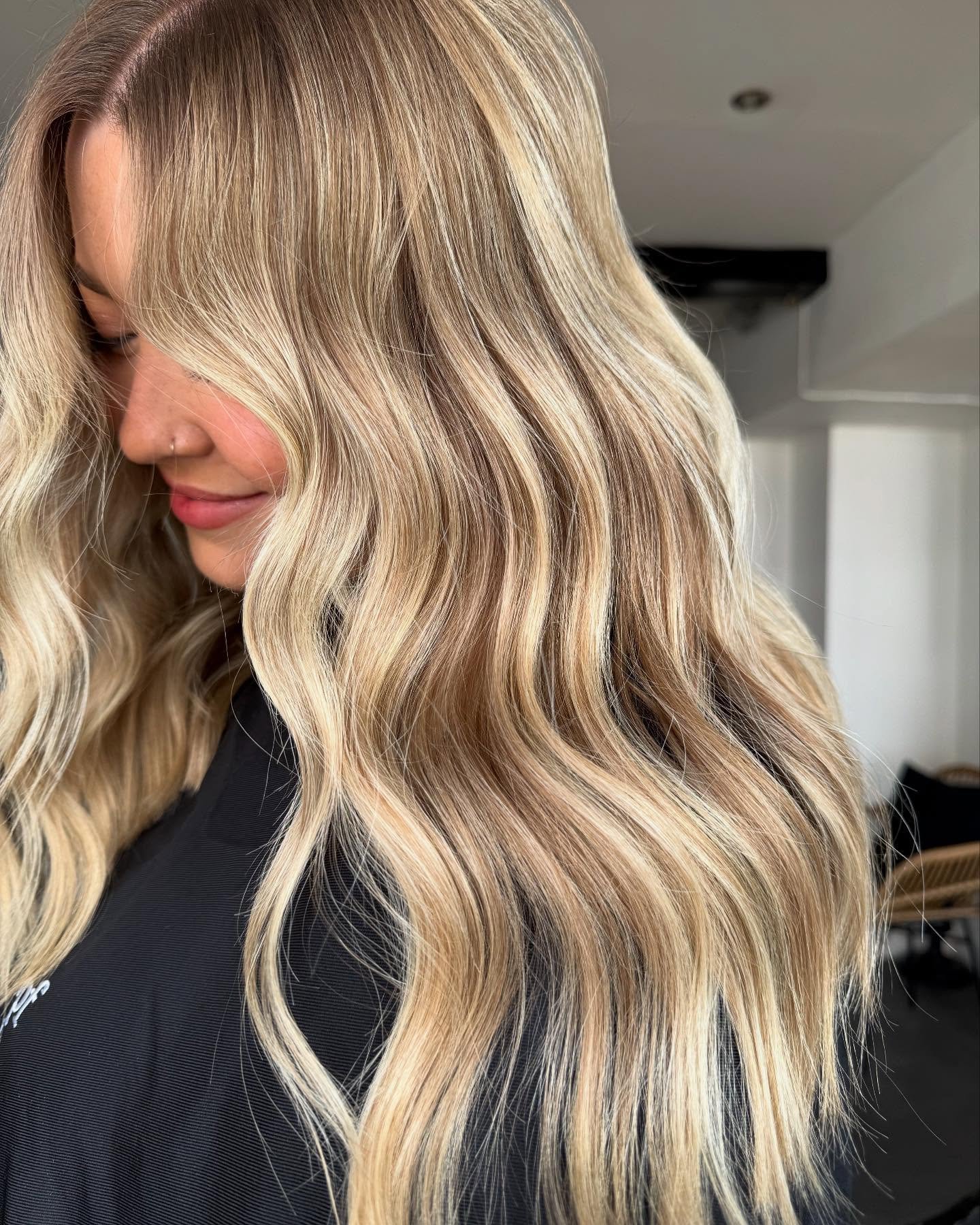Keeping the depth in blondes is my vibe 🌞

Keeping some dark behind in your blonde can actually make you feel blonder! When the blonde sits against the dark it makes the blonde pop and makes the overall look feel brighter ⚡️

#hair #hairgoals #hairi