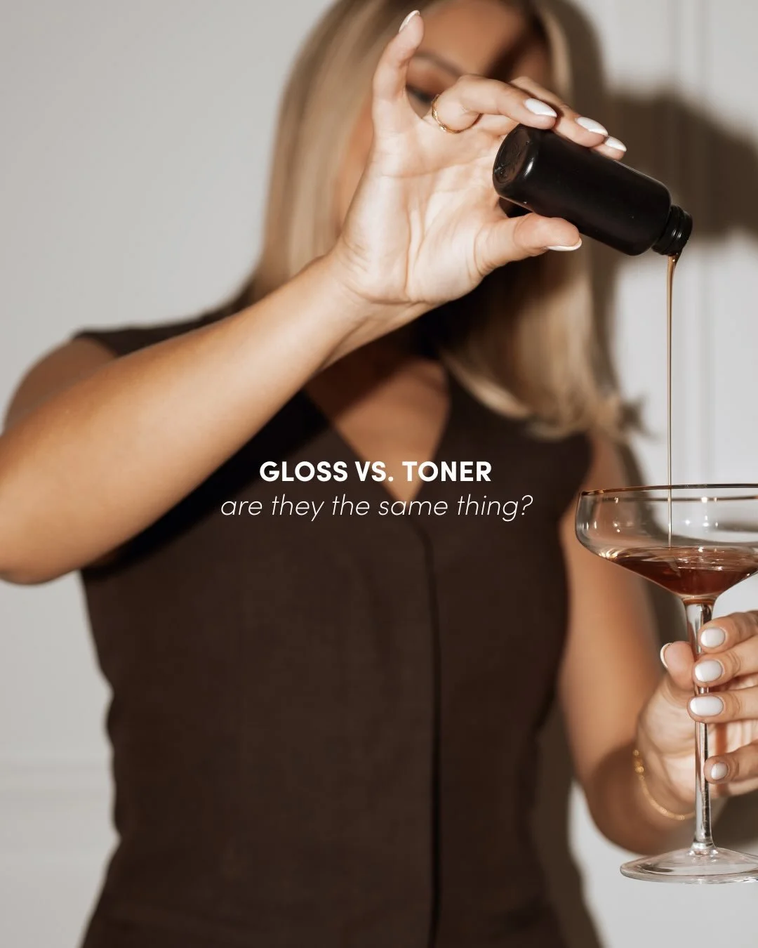 Lived-in colour isn&rsquo;t about changing everything, it&rsquo;s about enhancing what you&rsquo;ve already got ✨☁️🫶🏼

That&rsquo;s why I choose glosses 🫧

Always using @schwarzkopfprouk Vibrance 👏🏼

#livedinhair #livedinhaircolourist #schwarzko