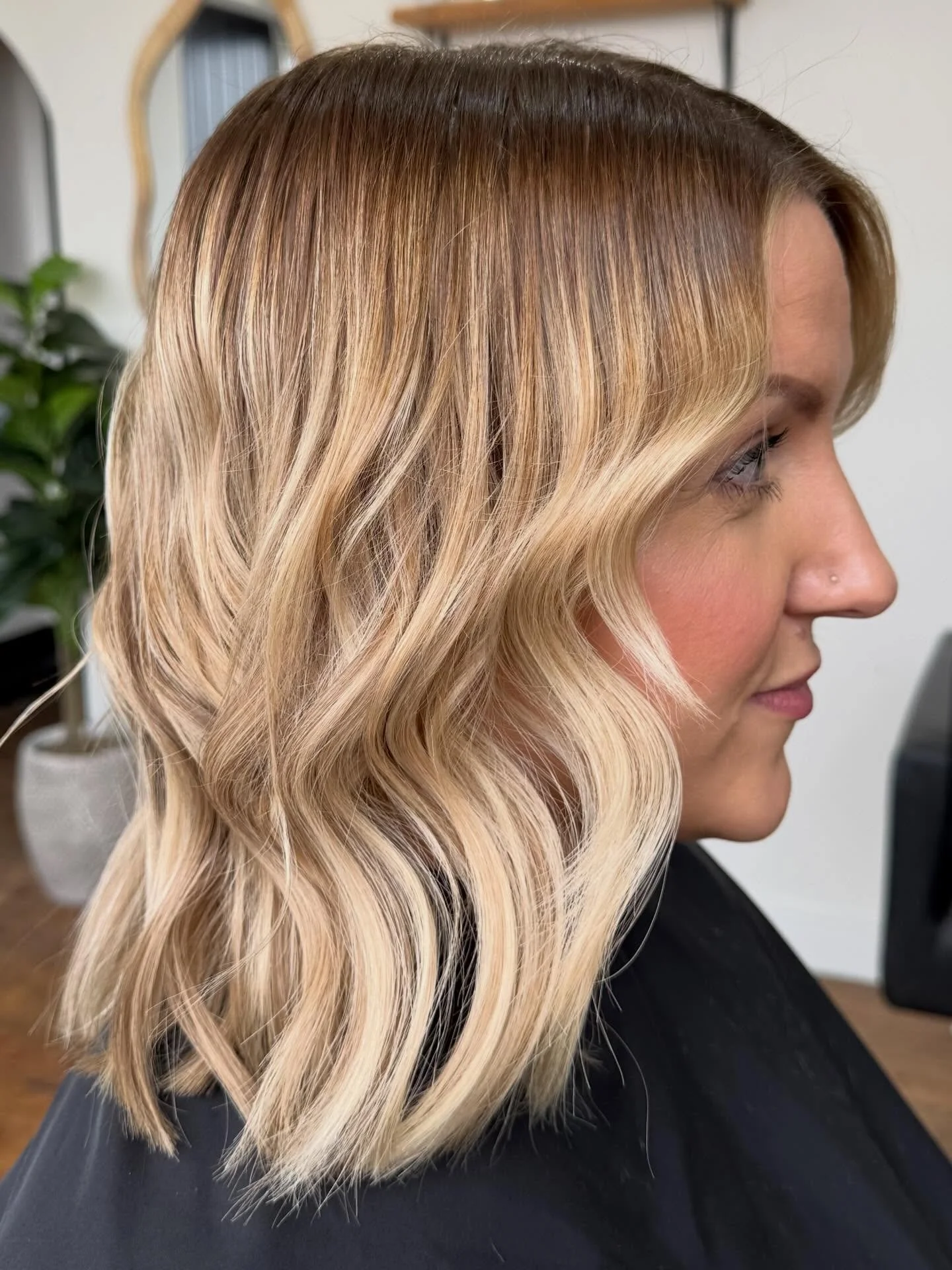 If this doesn&rsquo;t tempt you to invest in hair extensions for thickness I don&rsquo;t know what will ✨☁️🪄

Swipe to the end for a reminder of why I do what I do 🤗

➕ 50 Keratin Bonds
➕ Lasts 3-5 months
➕ No in salon maintenance appointments nece