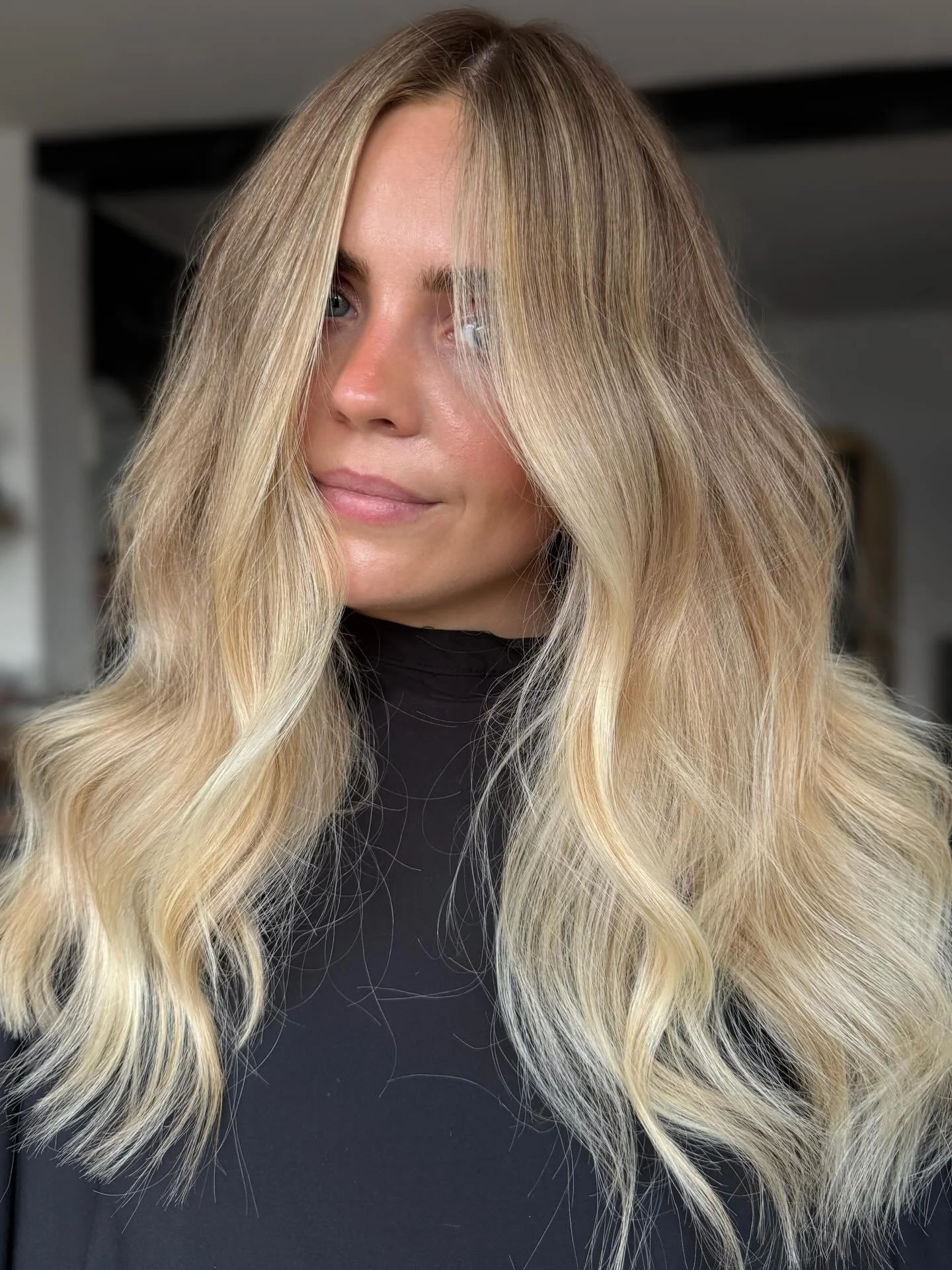 Swipe to see the before 😮&zwj;💨✨👉🏼

So obsessed with this transformation 🌞

Added highlights + lowlights to balance everything out and brighten up the colour so she felt like a blonde 🍯

Tip outs + wet balayage will alwaaaaays transform the col