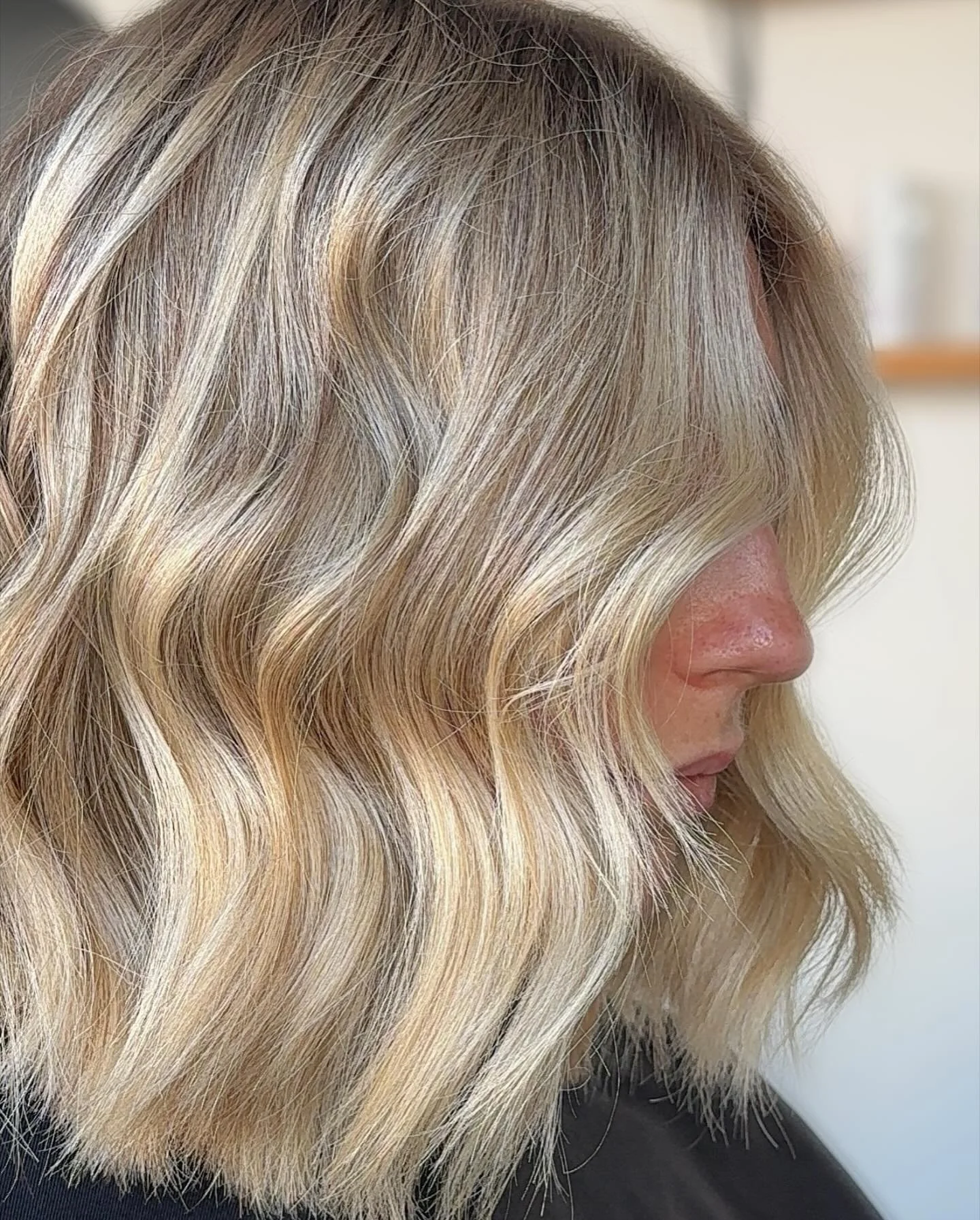 Let&rsquo;s break up the blonde and add a little dimension 🪄

Dimension + babylights around the hairline + a creamy blonde floss = an expensive looking blonde 💰

Swipe to see the before 👉🏼

#hair #bedfordhairdresser #livedinhaircolour