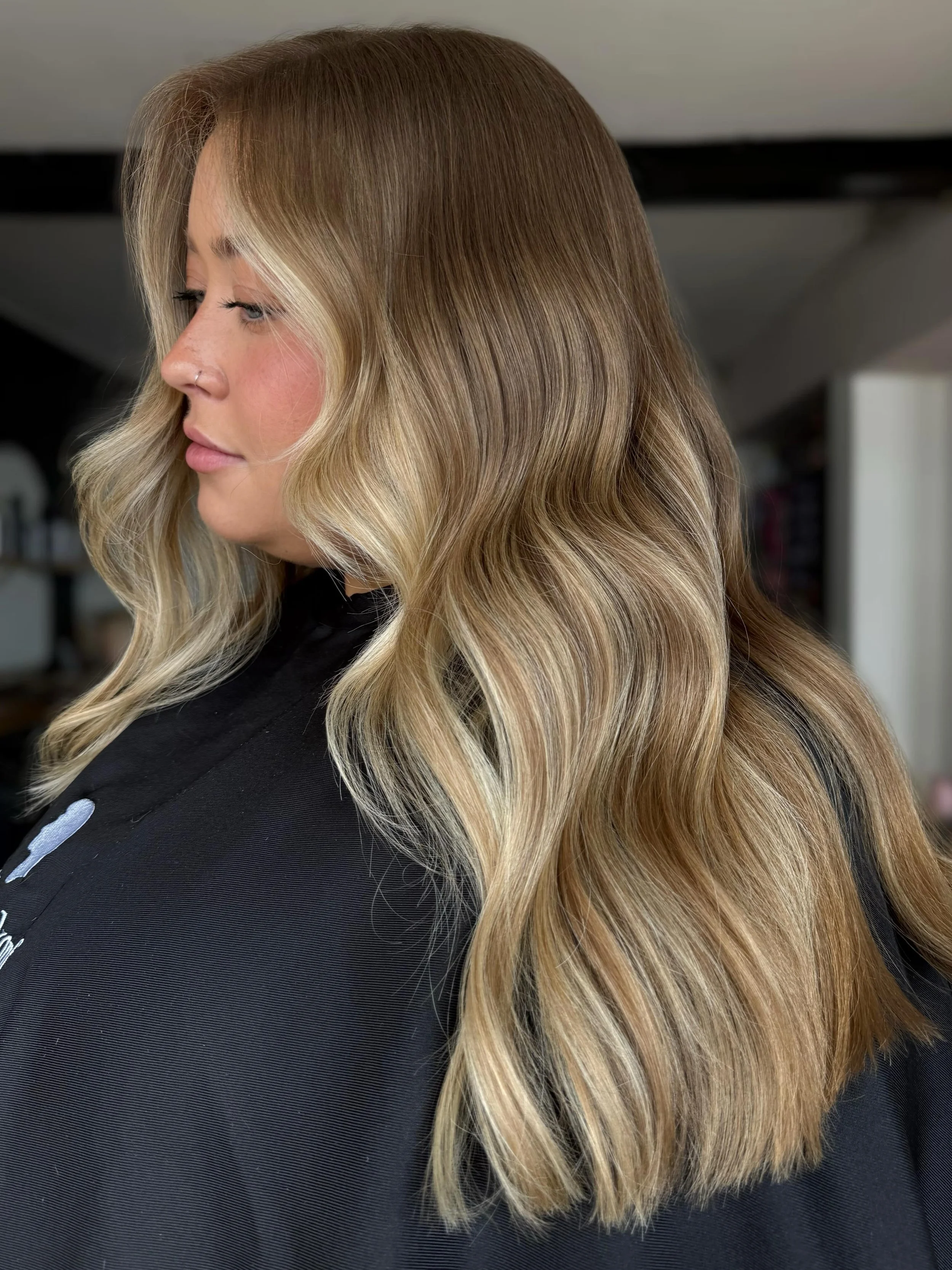 The perfect balance of blonde and natural ☁️✨🫶🏼

Little face frame transformation. I recorded the process so will show you guys that sooooon 👀

@schwarzkopfprouk used throughout 🪄

#hair #livedinhair #hairdresserbedford #schwarzkopf