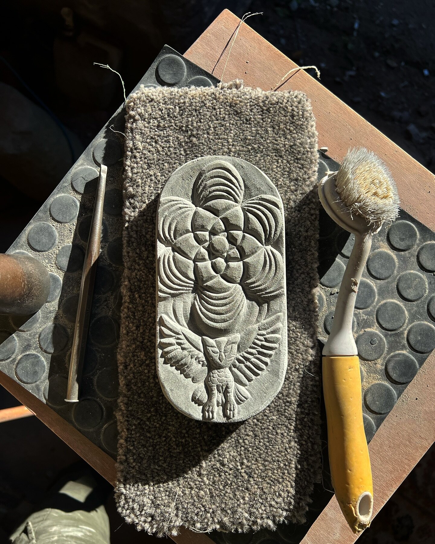 🦉 🪨🔨

Owl incense carving.

If your interested in a commission carving please send me a message, comment below or email me. These carvings range from about &pound;150-&pound;225 depending on the design, ships internationally.