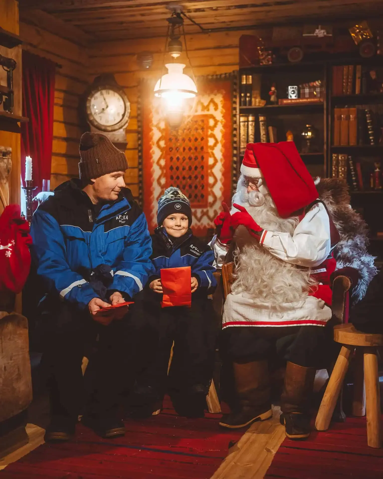 Apukka-reindeer-sleigh-ride-to-santa-apukka-resort-rovaniemi-lapland-finland-4.webp
