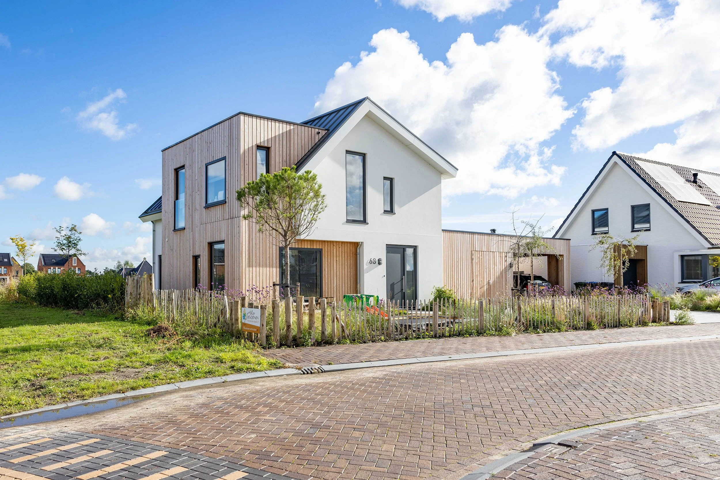 Nieuwbouw-woonhuis-sneek-houkepoort-stukwerk-modern-houten gevelbekledingAtelier Koree-min.jpg
