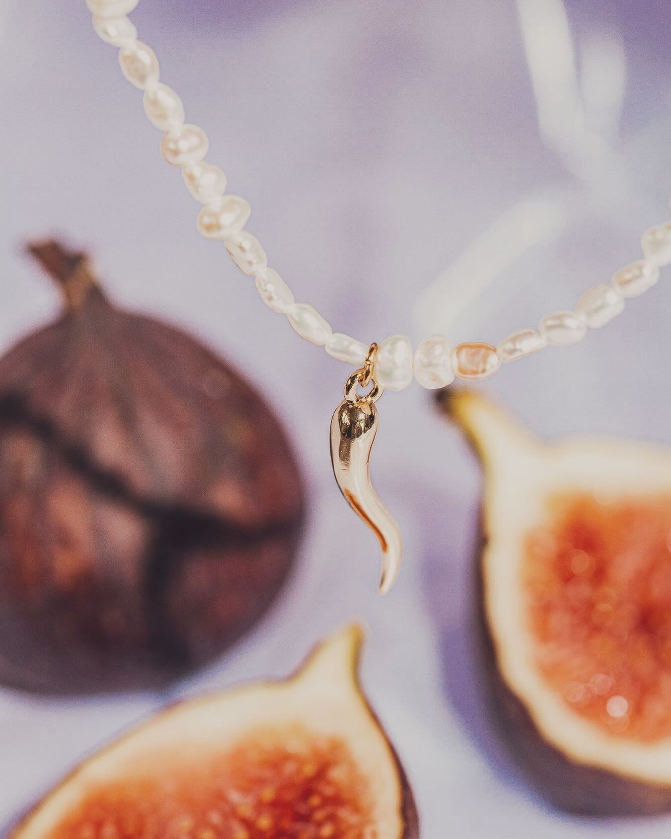 The Ophelia necklace 

18k gold plated Italian Horn on Freshwater Pearls 🦪