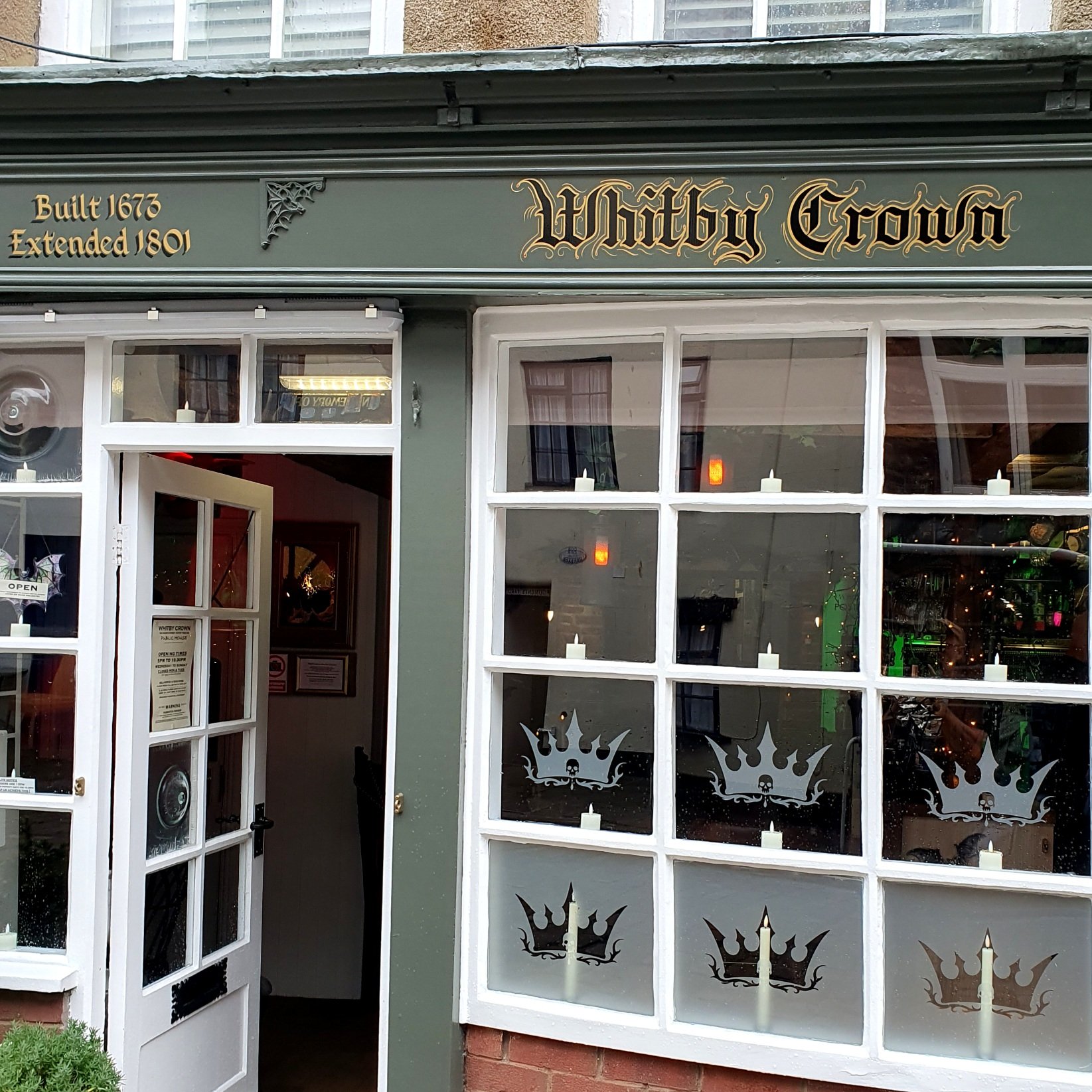 The Crown 1.jpg