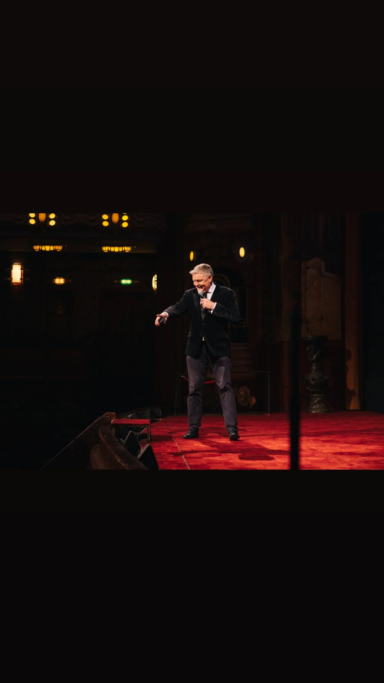 toneel tuschinski.JPG