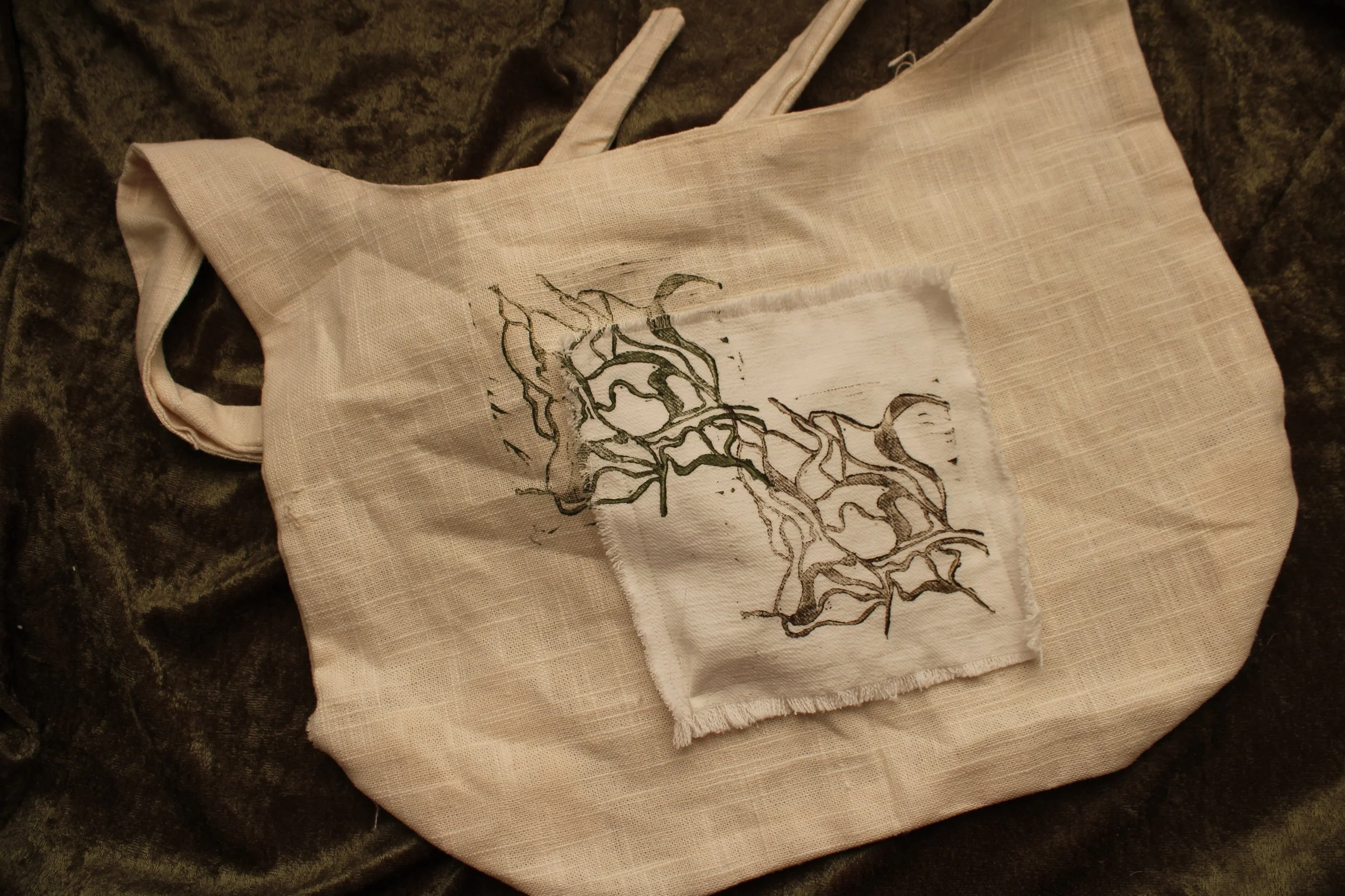 THANGAM nature. Hand-made linen tsuno bag. Original design carved from a linoleum block
