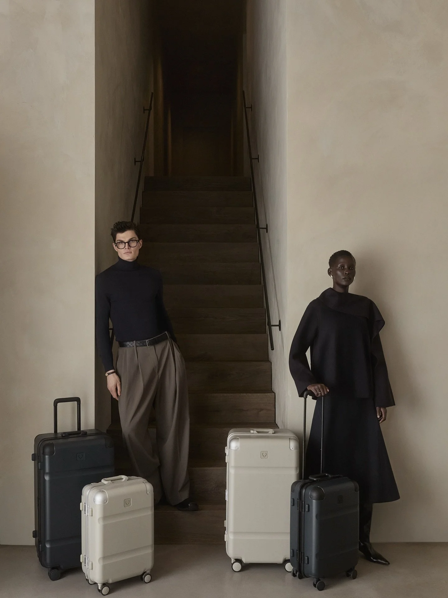 Heritage collection campaign for @antlerofficial 🧳

With the team ! 💙

Art Direction @simonwagstaff
Photography @agatapospieszynska
DOP @pedropacheco
Photo 1st Assistant @guyparsonagephoto
Digi Op Hristo Hristov @hristohristovofficial
AC/Focus Pull