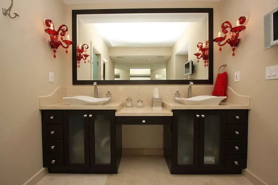 Should You Install New Mirrors During Your Bathroom Remodel?