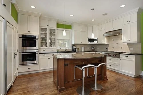 Whether or Not to Install an Island During Your Kitchen Remodel