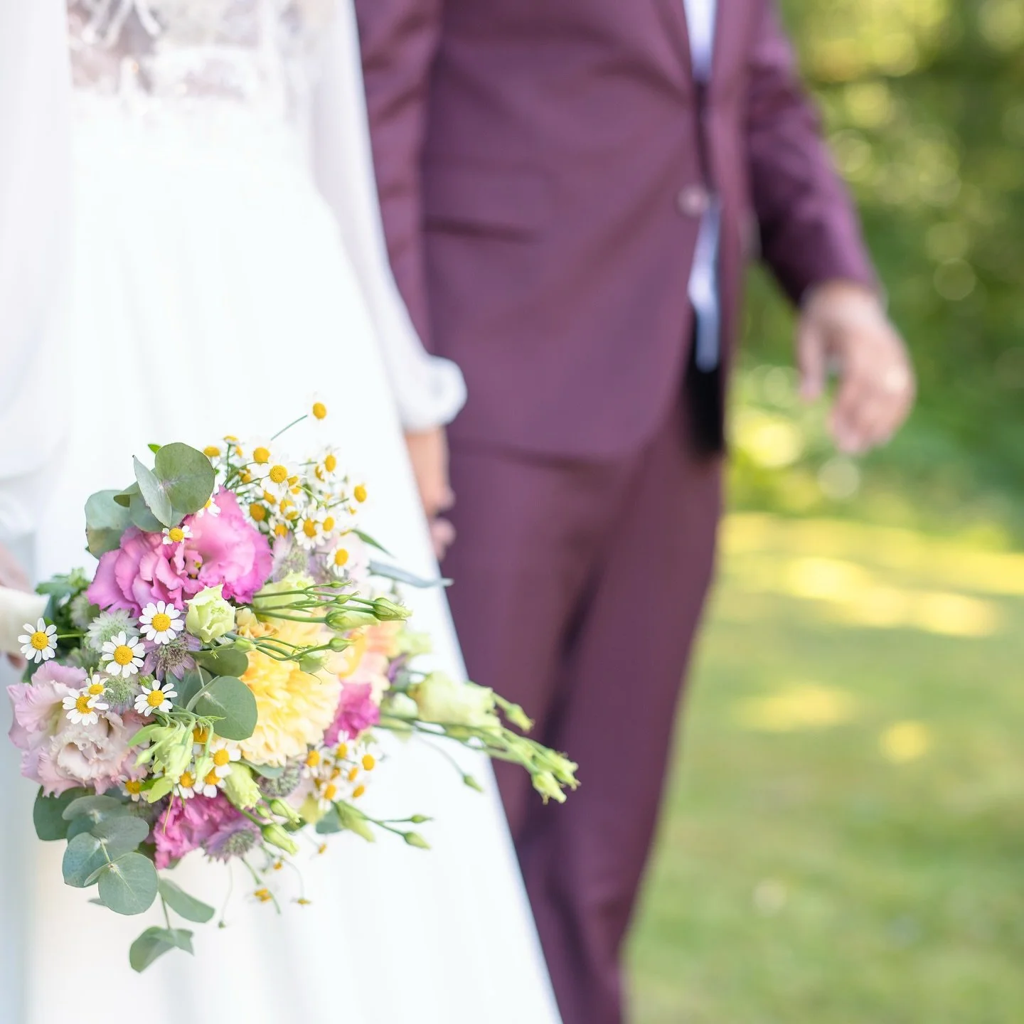 💛 28 juin 2025

 Un mariage haut en couleurs pour R&amp;L 🌷

Du bouquet de la mari&eacute;e &agrave; l&rsquo;arche fleurie, sans oublier la table et chaque mange-debout&hellip; les fleurs &eacute;taient partout 🌸

 Elles ont apport&eacute; cette t