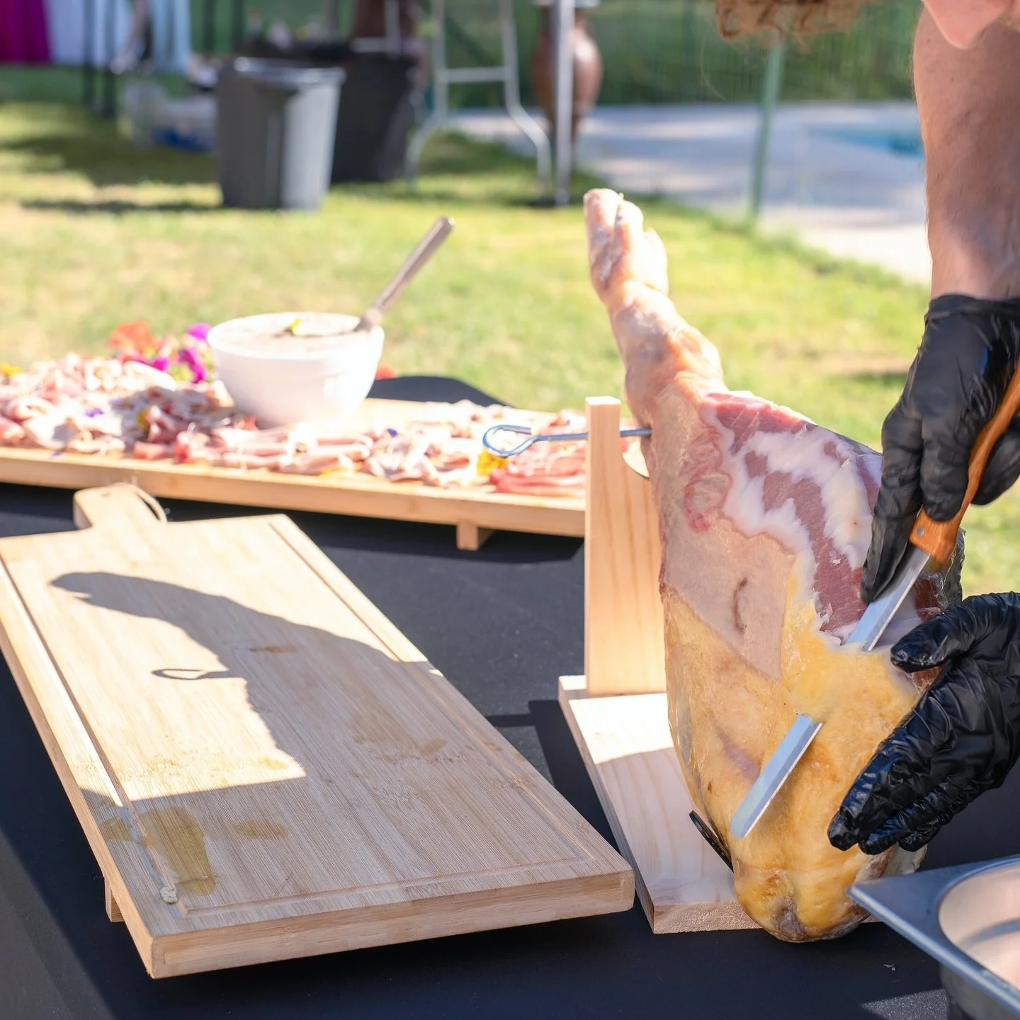 💛 28 juin 2025

R&amp;L ont mis&eacute; sur une exp&eacute;rience culinaire originale et conviviale ! 

Un barbecue avec un choix de viandes et poissons vari&eacute;s, une d&eacute;coupe de jambon &agrave; l&rsquo;ap&eacute;ritif, et plein de petite