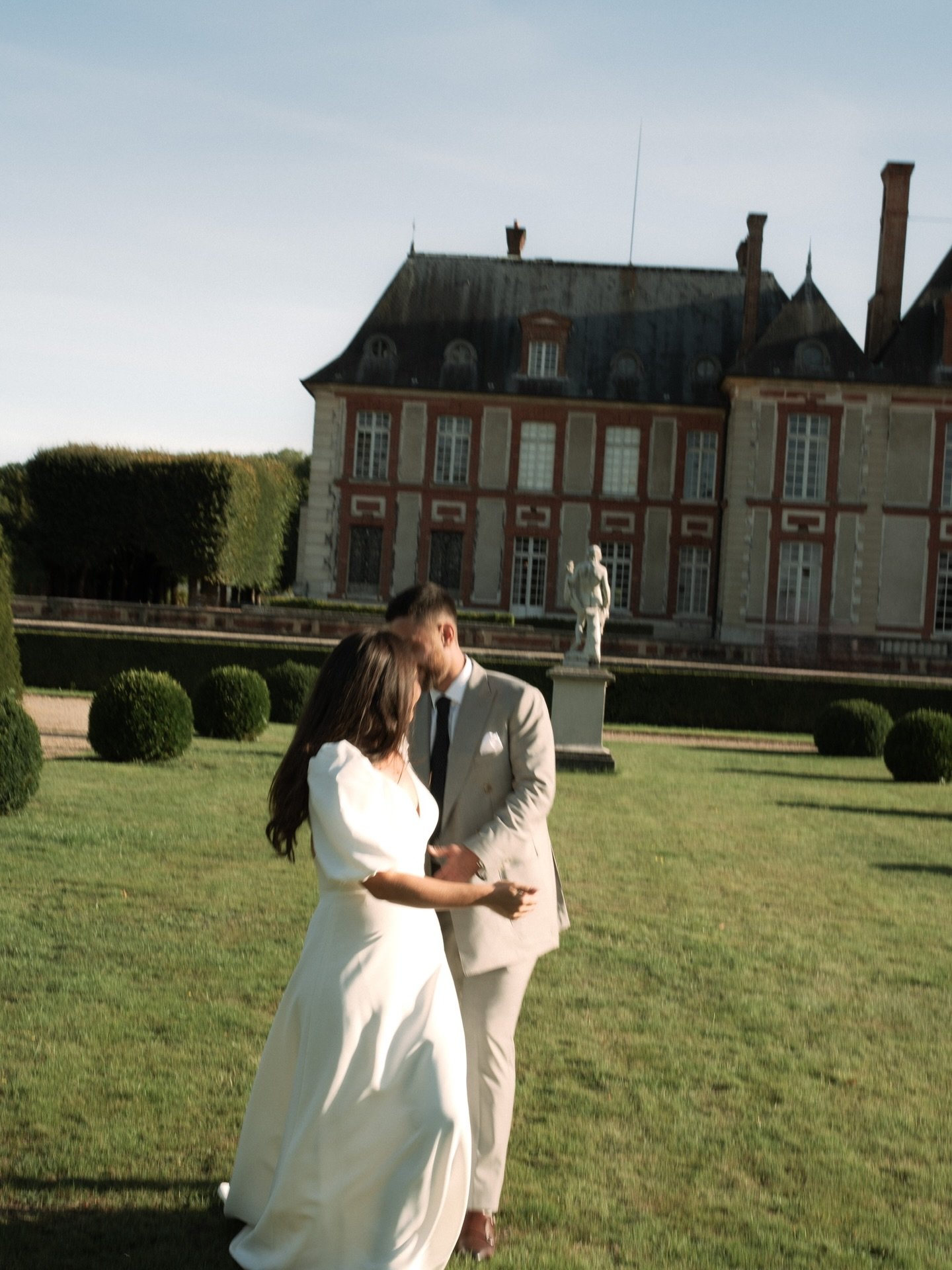 🤍 6 septembre 2025
 Pour leur union, A&amp;A ont choisi la formule Lotus : la coordination Jour J pens&eacute;e pour respirer, profiter, se laisser porter 🪷

Pendant qu&rsquo;ils profitaient, l&rsquo;agence Enosi veillait dans l&rsquo;ombre : accue