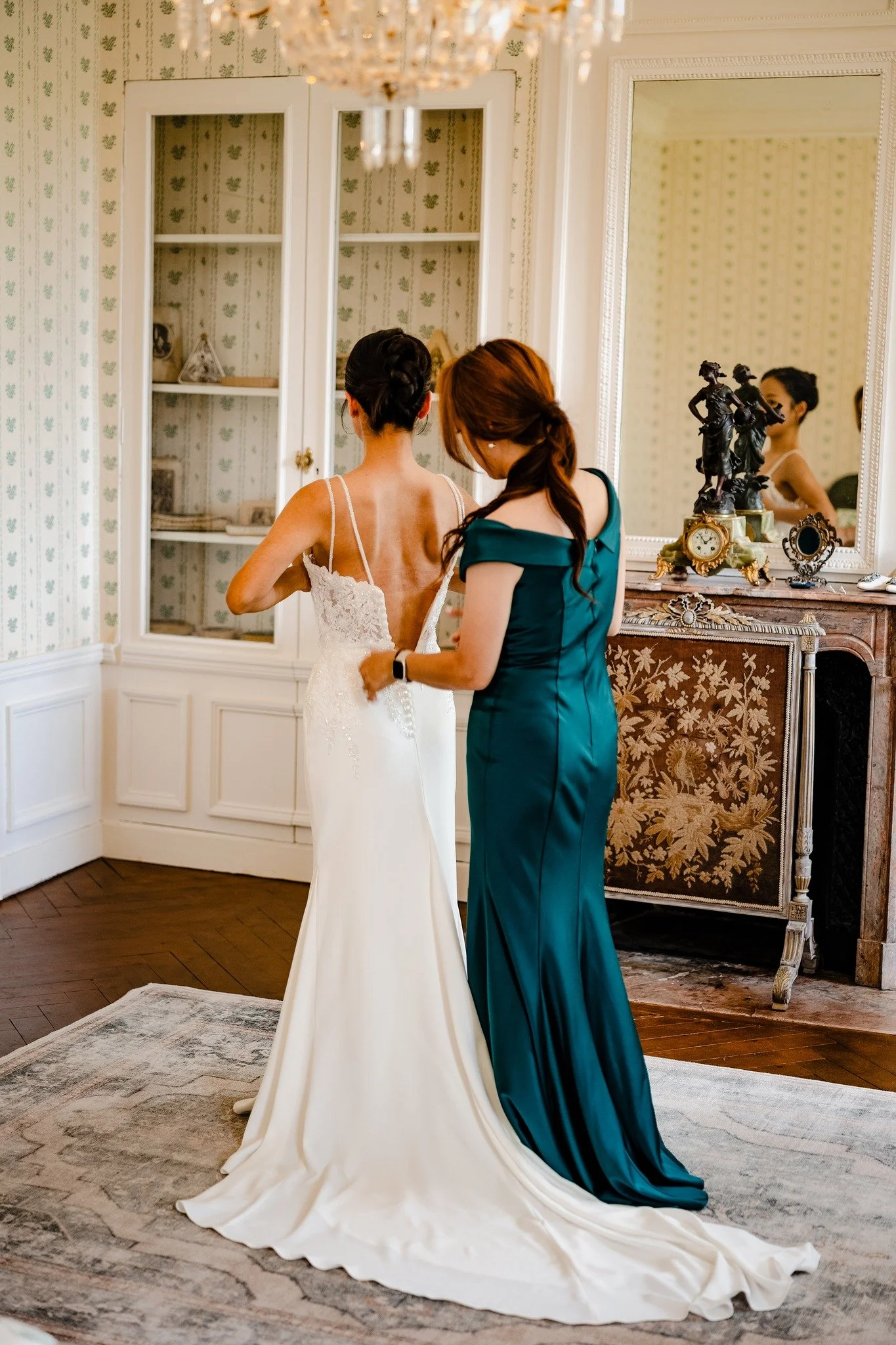 🩷 26 juillet 2025

Avant les invit&eacute;s, avant la c&eacute;r&eacute;monie, avant l&rsquo;&eacute;motion, il y a ces instants suspendus; ces moments simples, entour&eacute;e de ceux qui nous connaissent depuis toujours 🤍

Coordination : @agence_