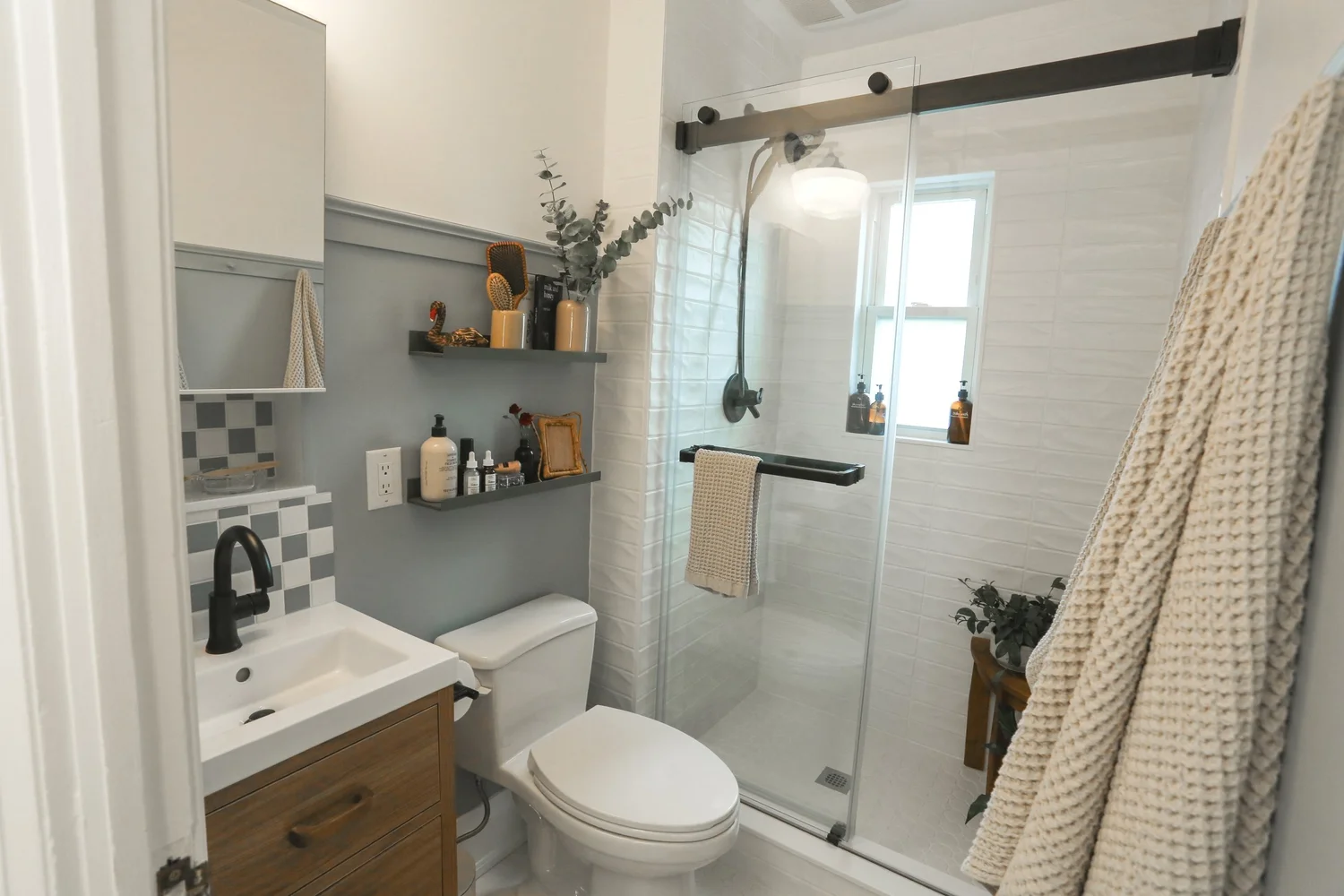 Small Colorful Bathroom Makeover — The Sorry Girls