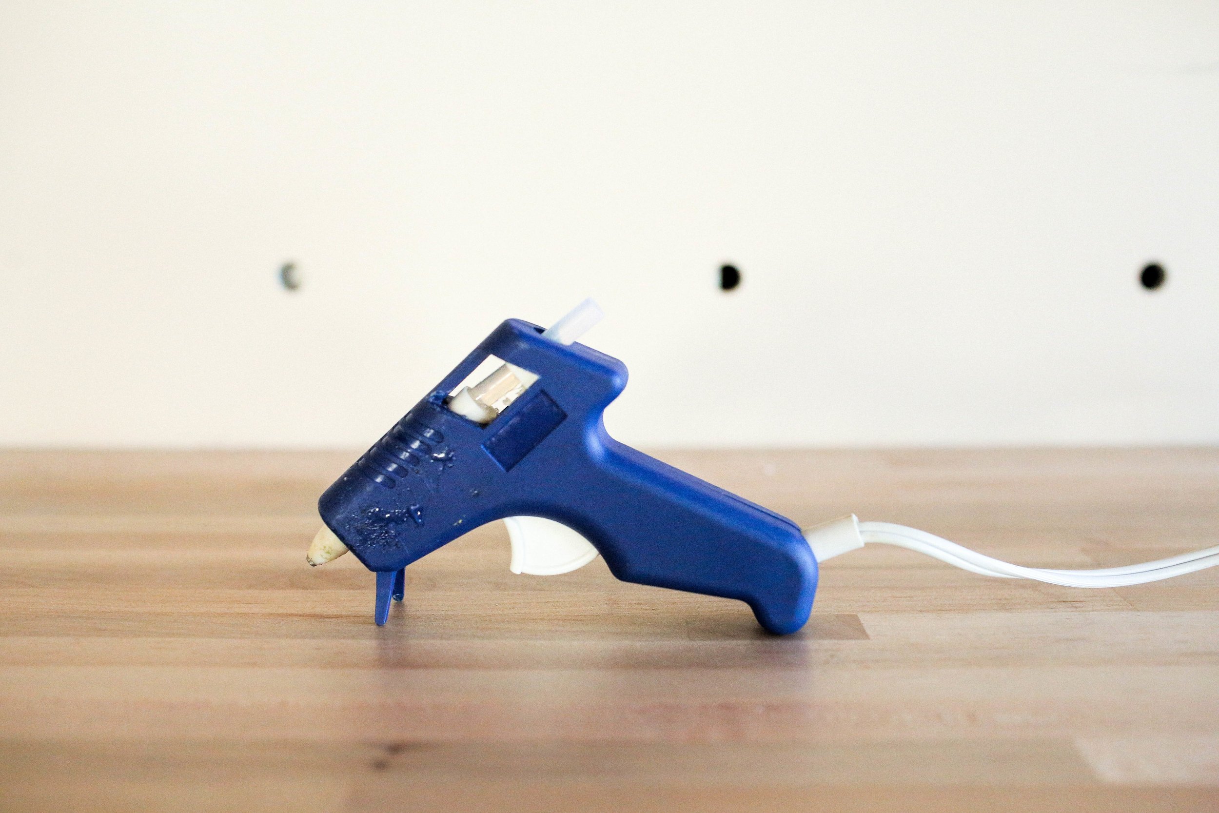 THE BEST AND WORST GLUE GUNS — The Sorry Girls