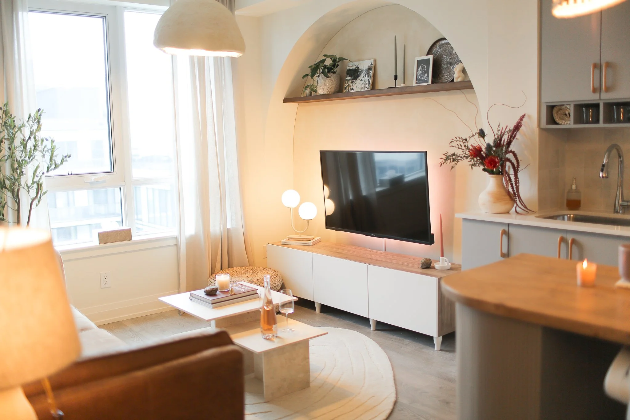 View of Modern Home Décor Ideas for Small Apartments on a Budget