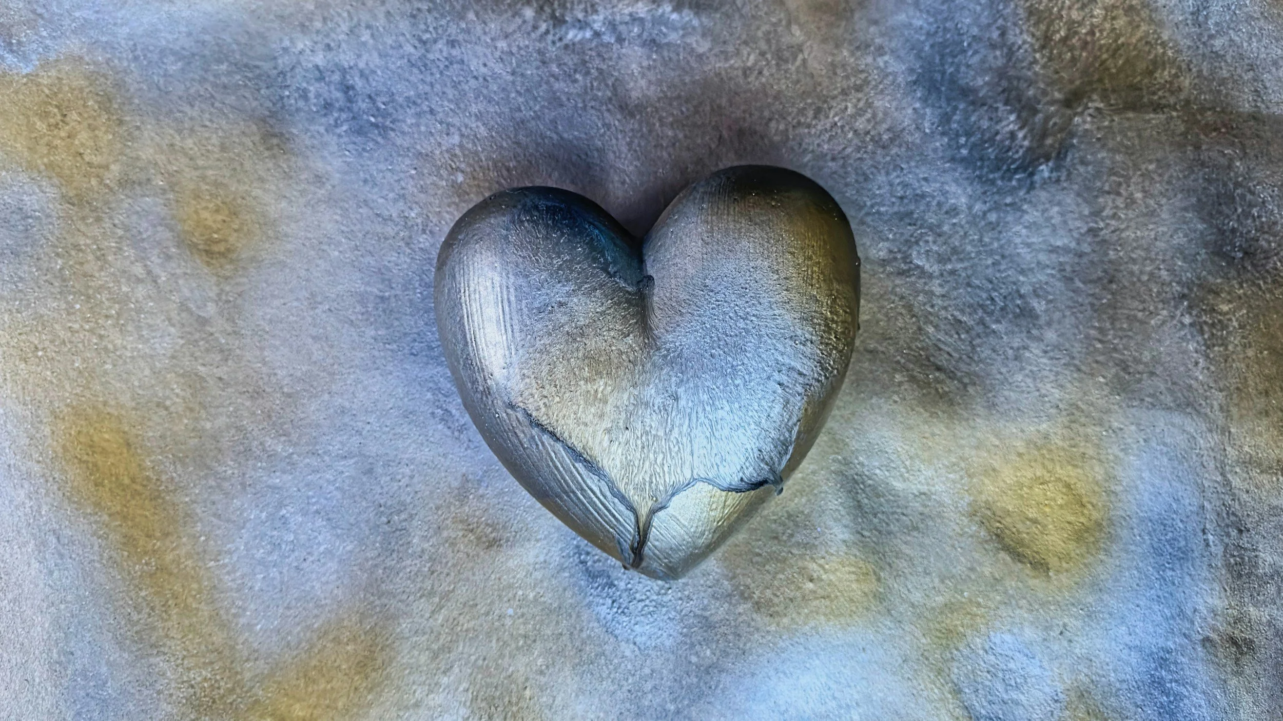 Heart Shaped Crystals vs Minerals: Meaning &amp; Energy