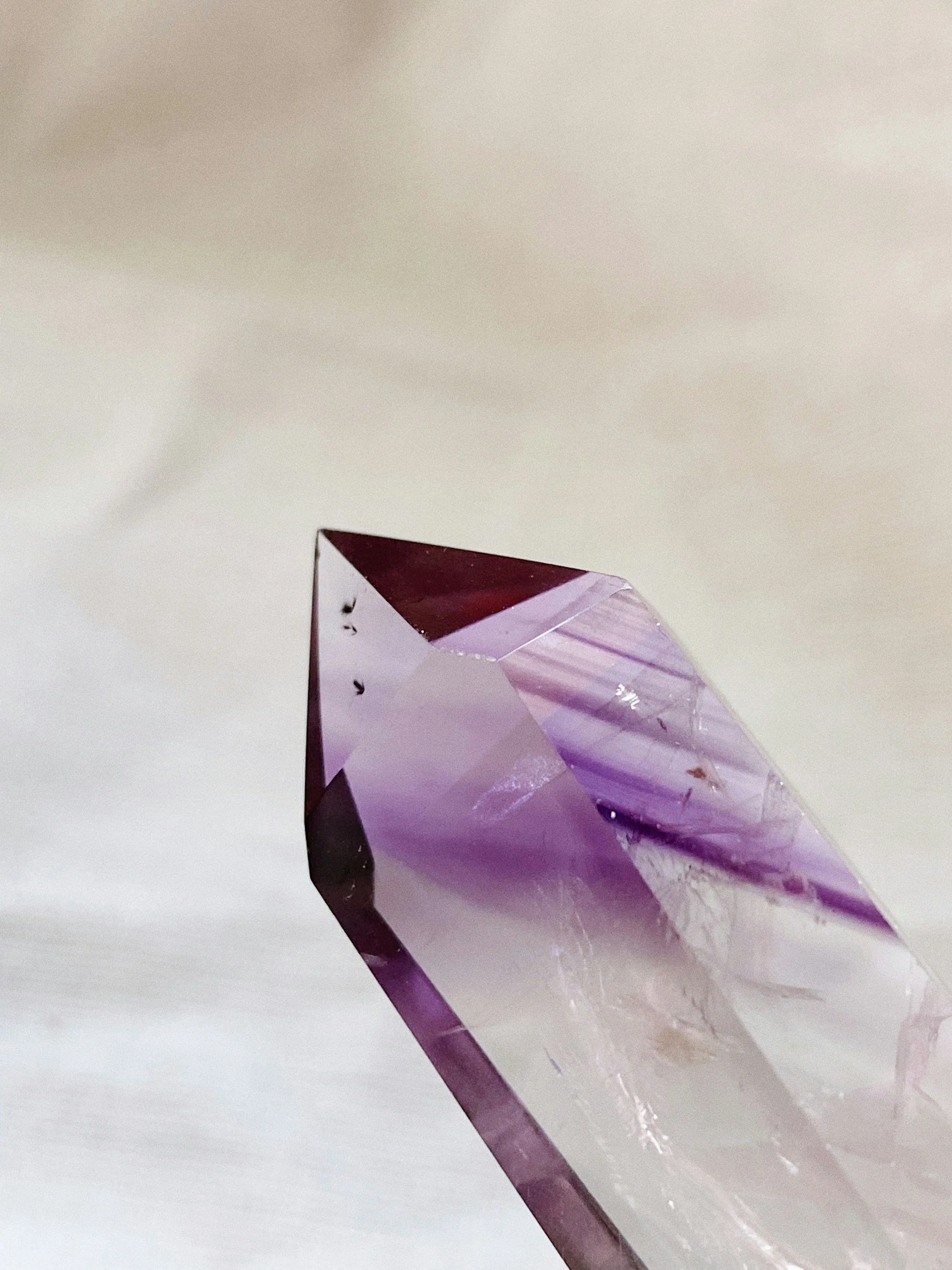 Minerals vs Crystals: What Sedona’s Stones Can Teach You